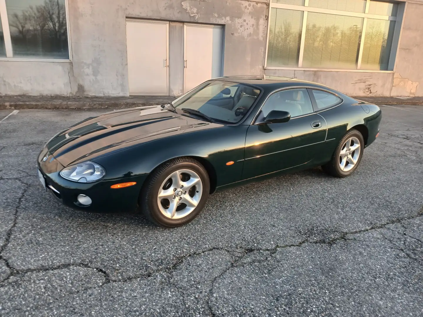 Jaguar XK8 Coupe - 1
