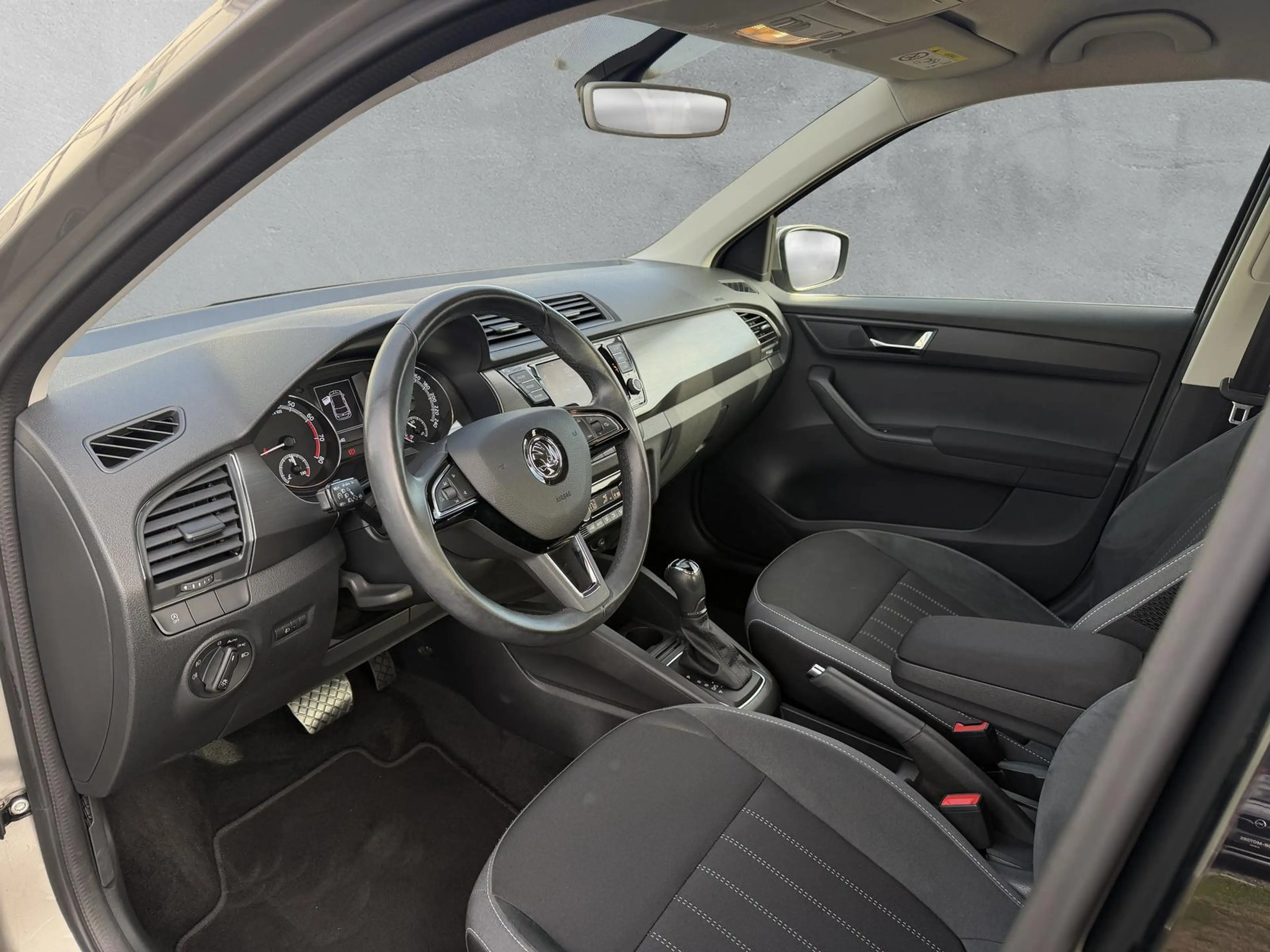 Skoda Fabia Style 28.000KM*AUTOMATIK*KEYLESS*KAMERA — photo 11