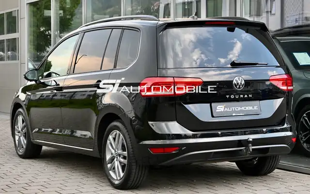 Volkswagen Touran view 3