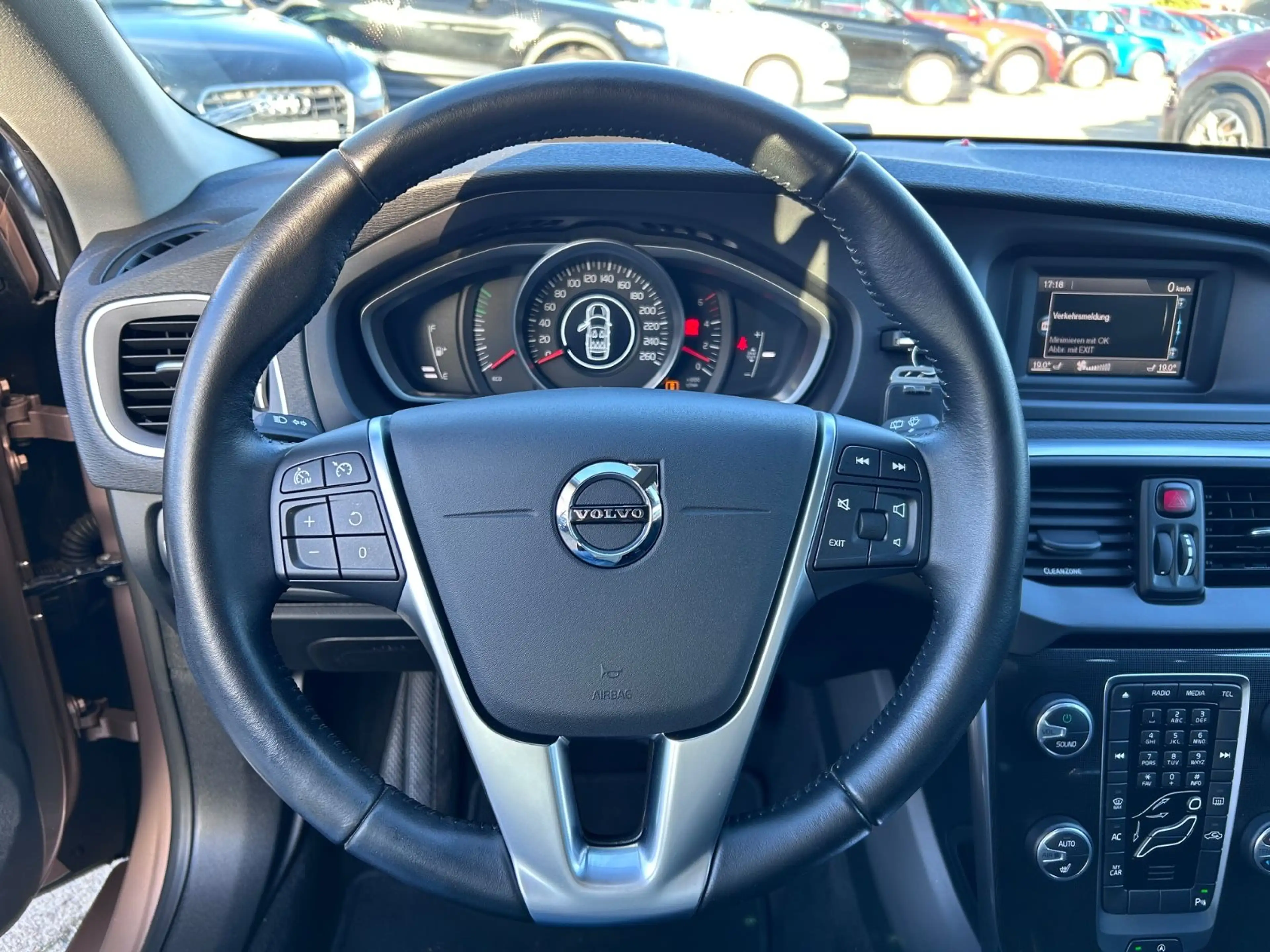 Volvo V40 Momentum*NAVI* — photo 10