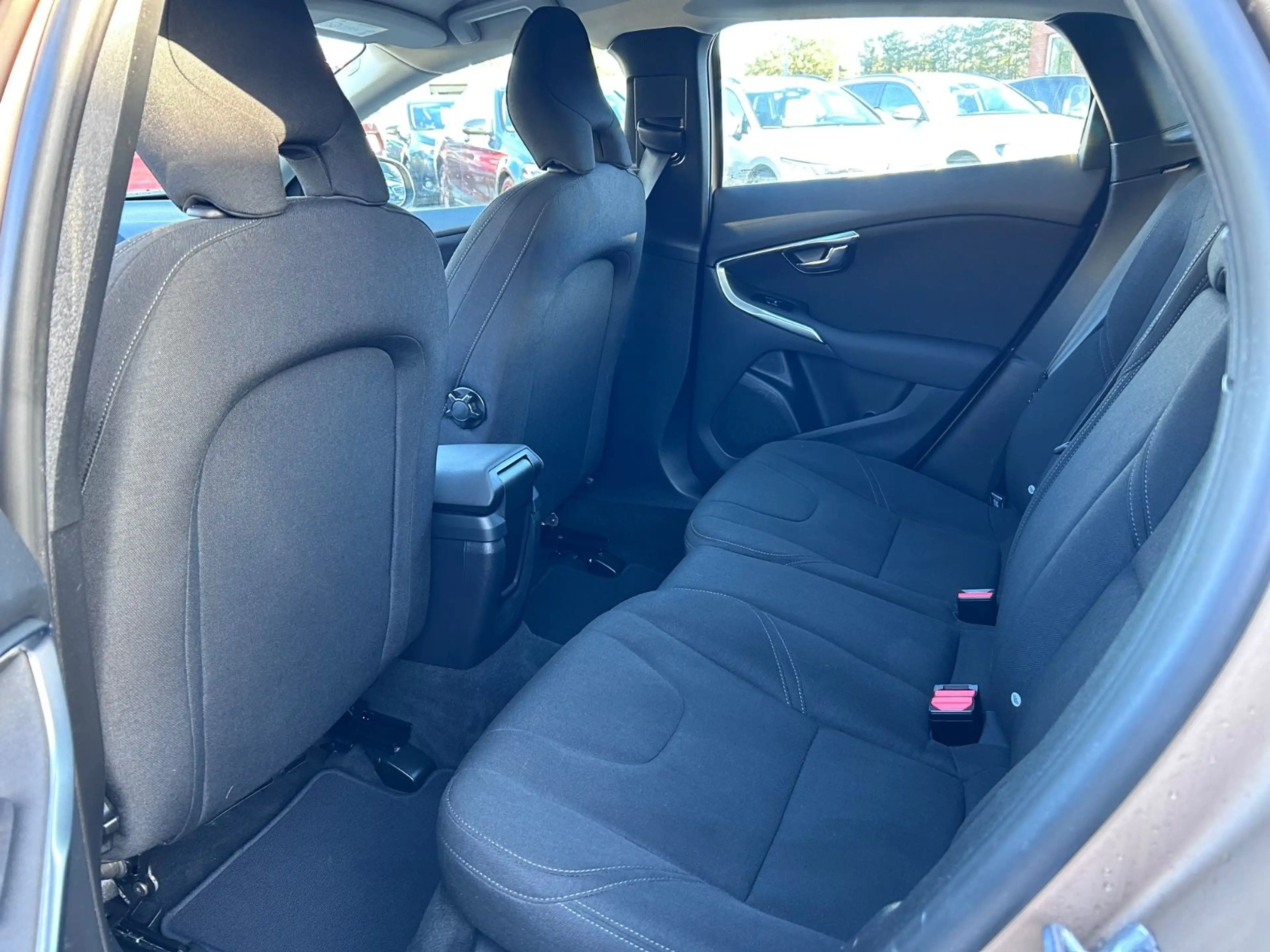 Volvo V40 Momentum*NAVI* — photo 9