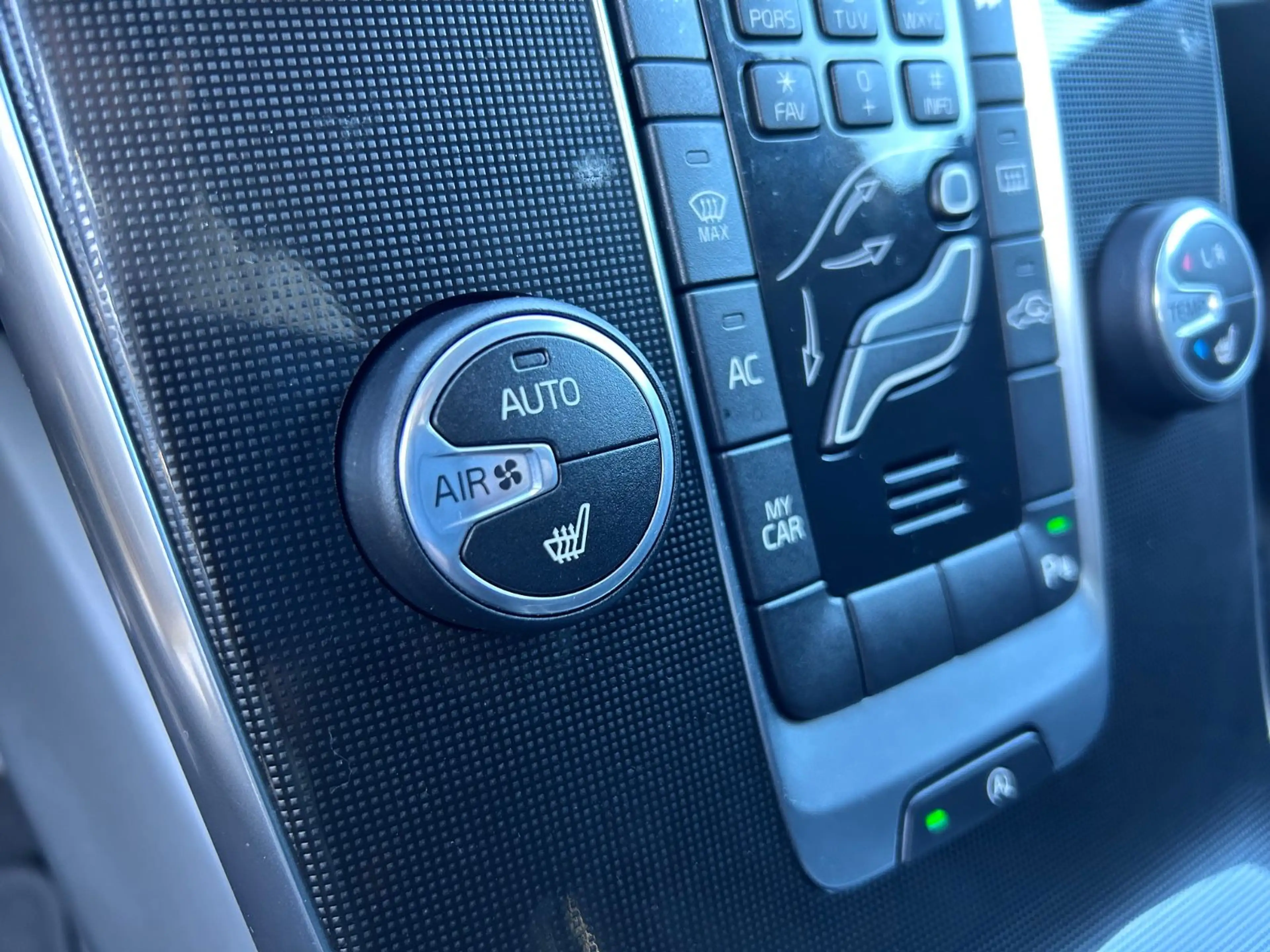 Volvo V40 Momentum*NAVI* — photo 13