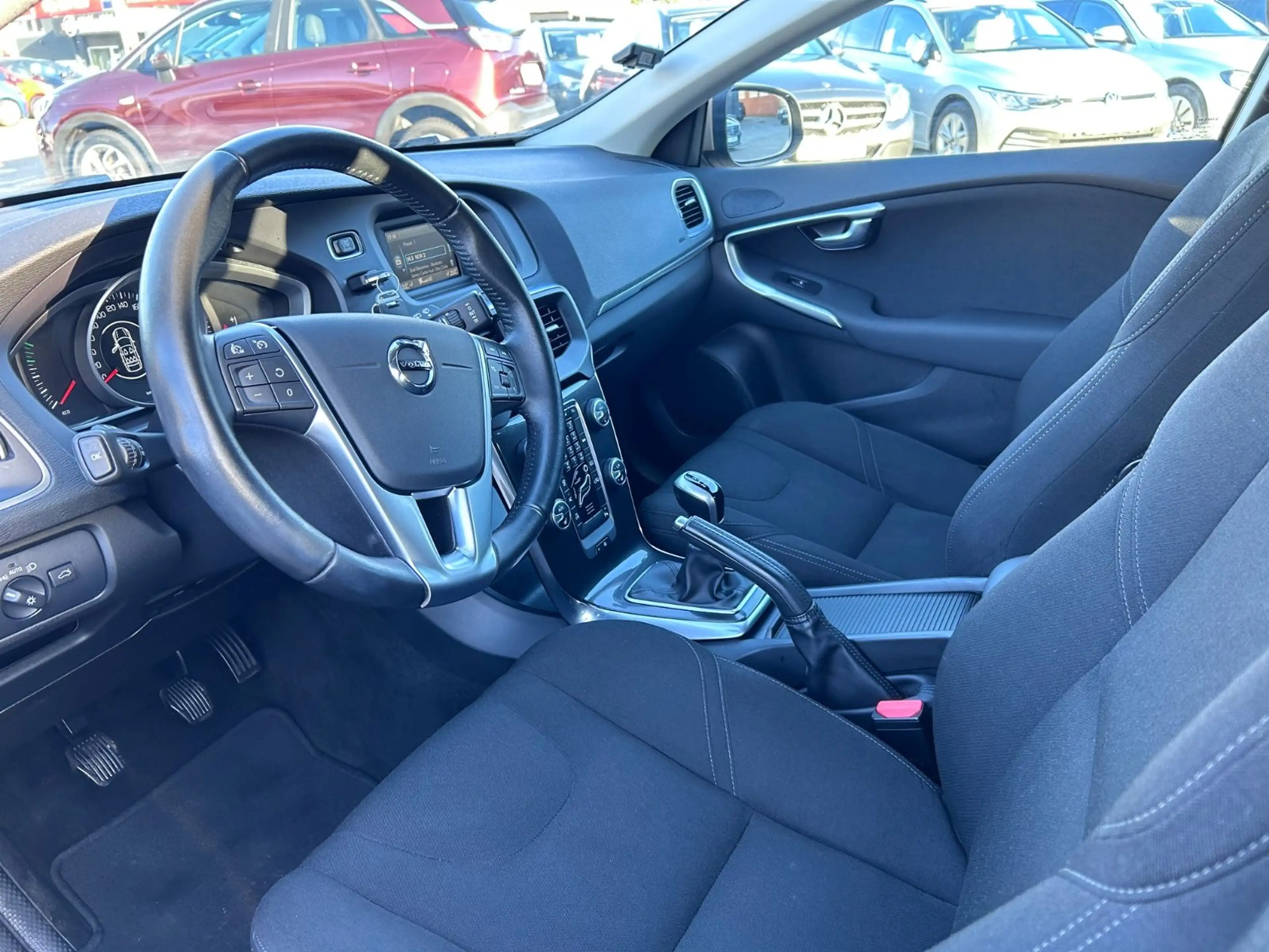Volvo V40 Momentum*NAVI* — photo 8
