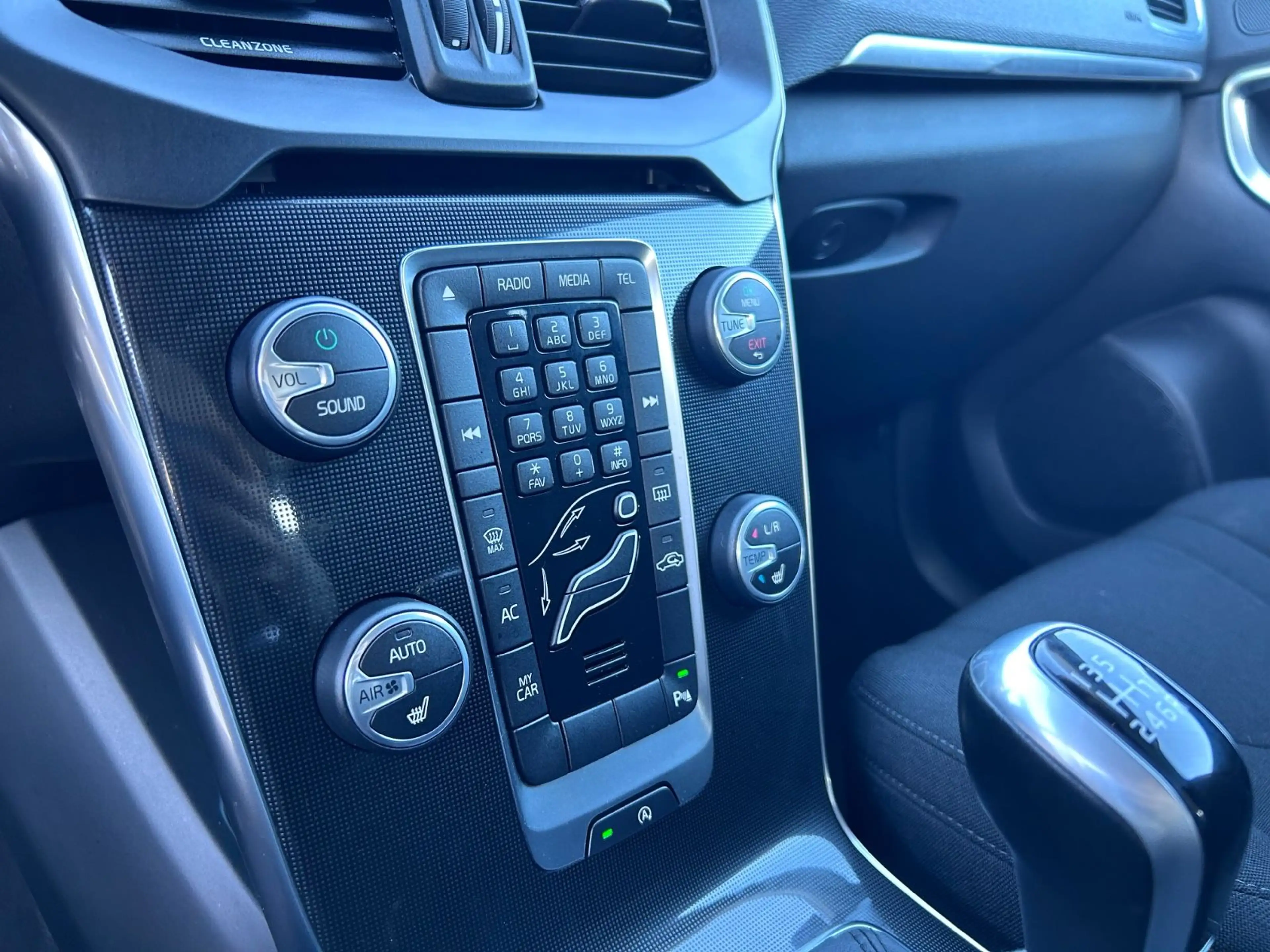 Volvo V40 Momentum*NAVI* — photo 12
