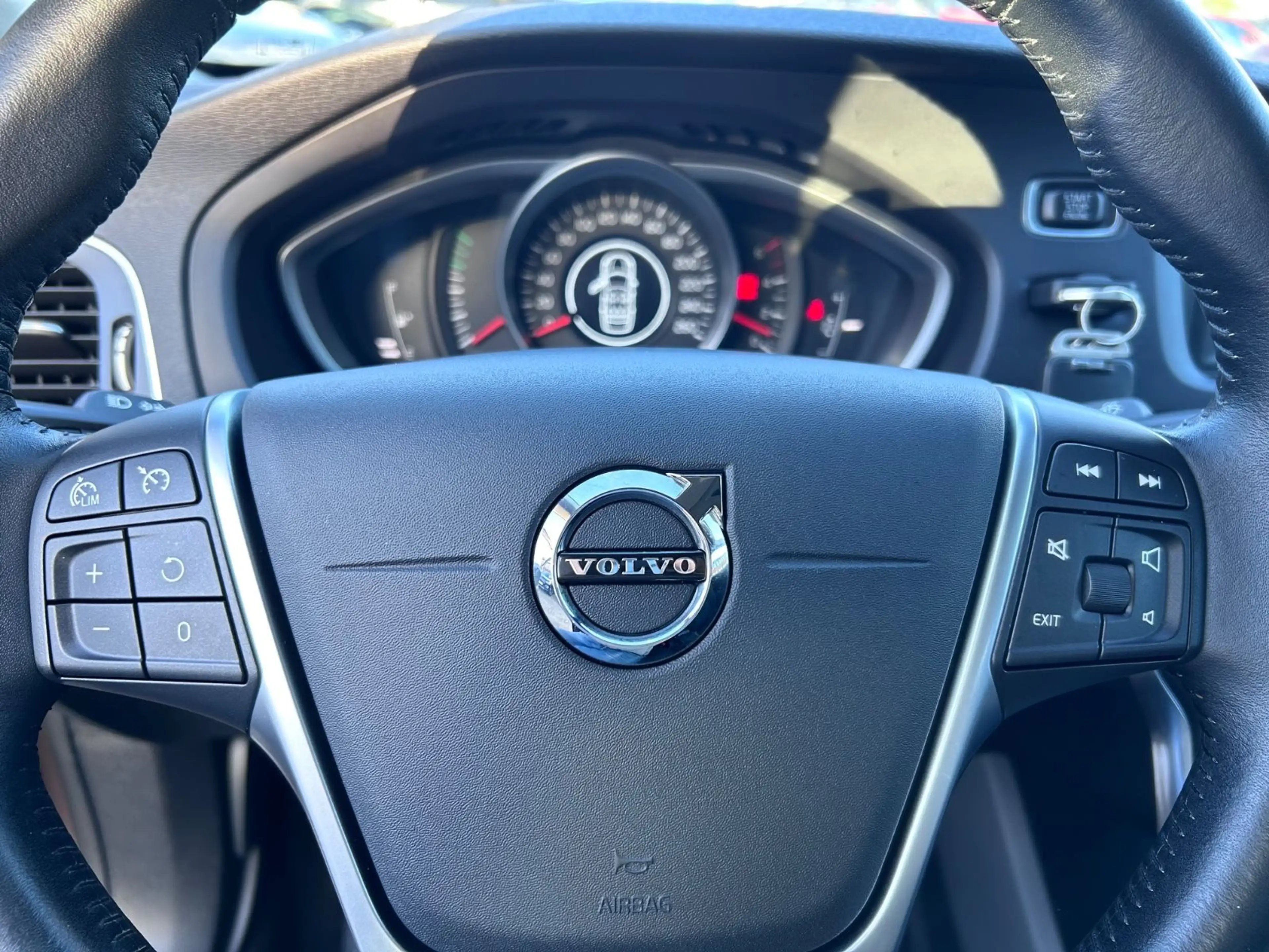 Volvo V40 Momentum*NAVI* — photo 15