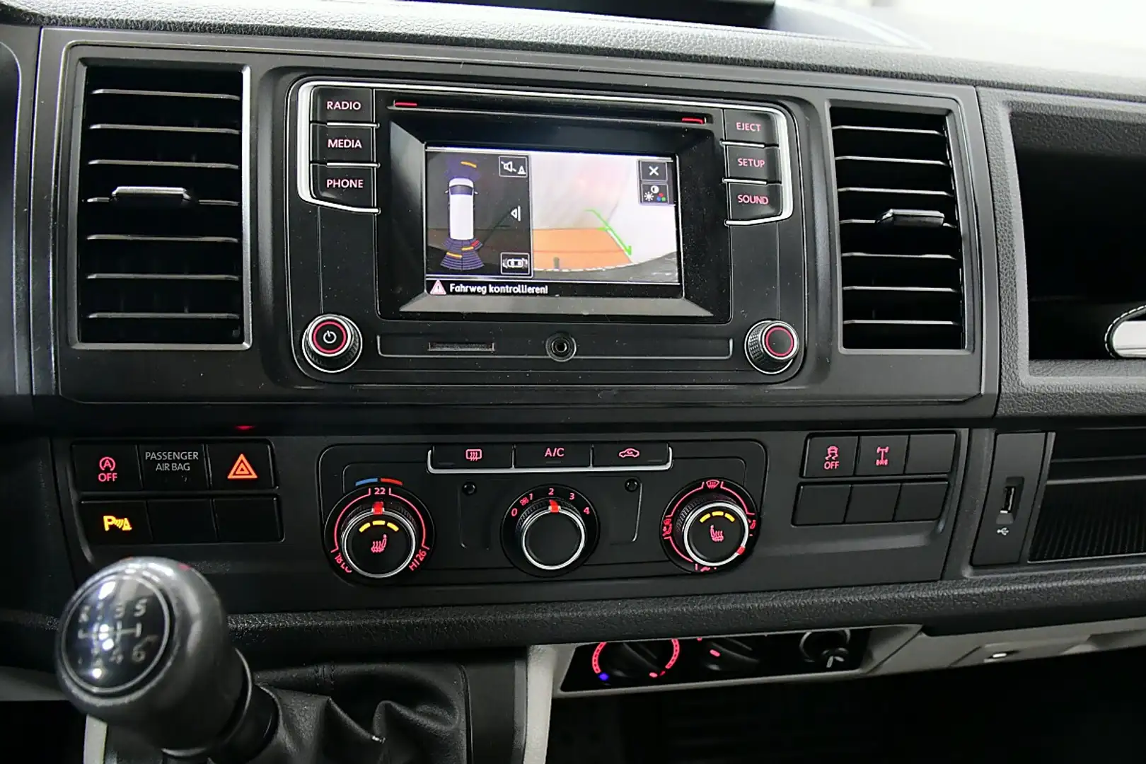 Volkswagen T6 Transporter T6 Kastenwagen KR 2,0 TDI 4Motion BMT AHK Regale Weiß - 2