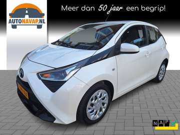 1.0 VVT-i X-Play 5Drs /Camera/Navi/Apple/Android/1