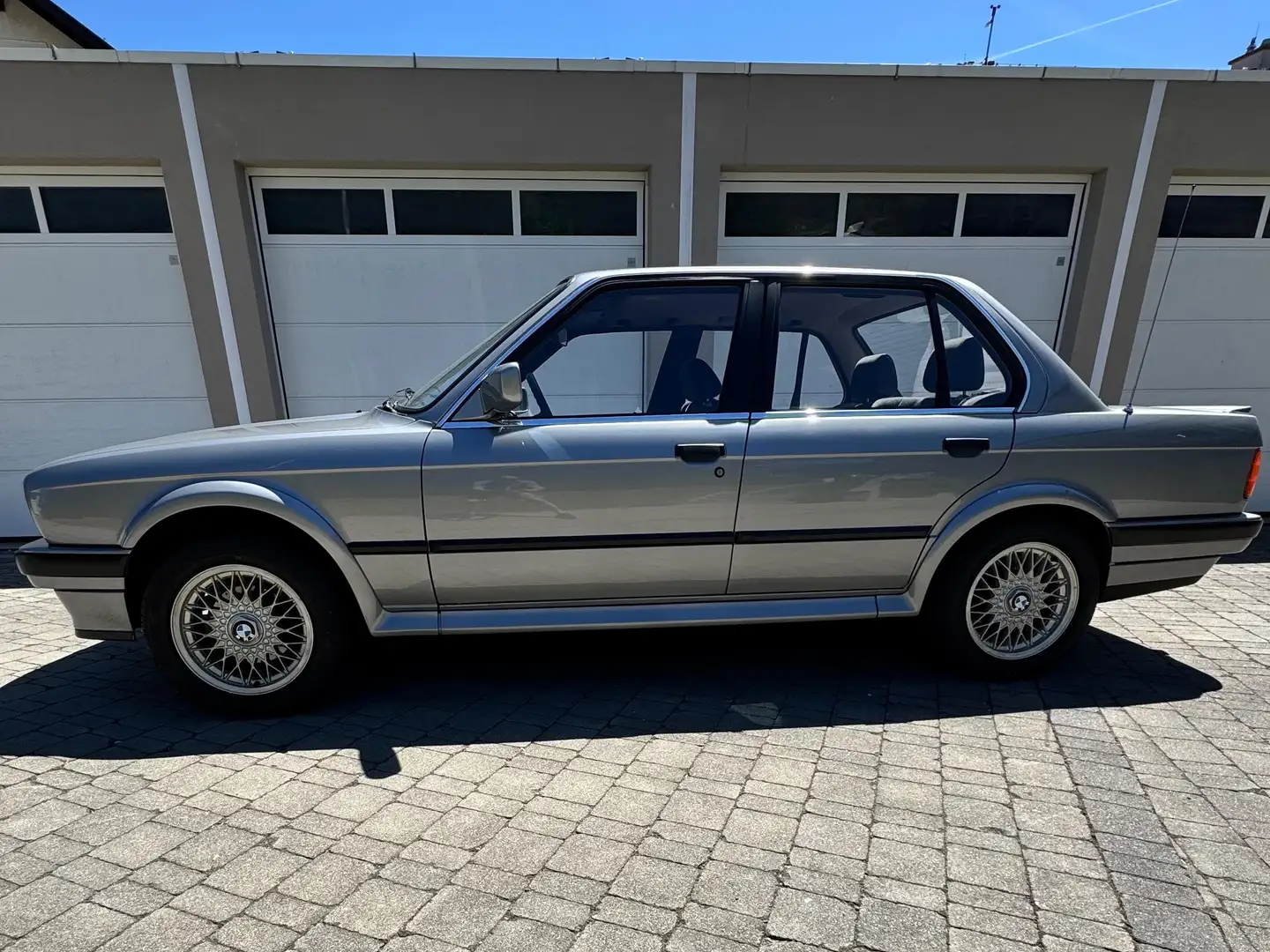 BMW 325 325i 4WD Silber - 2