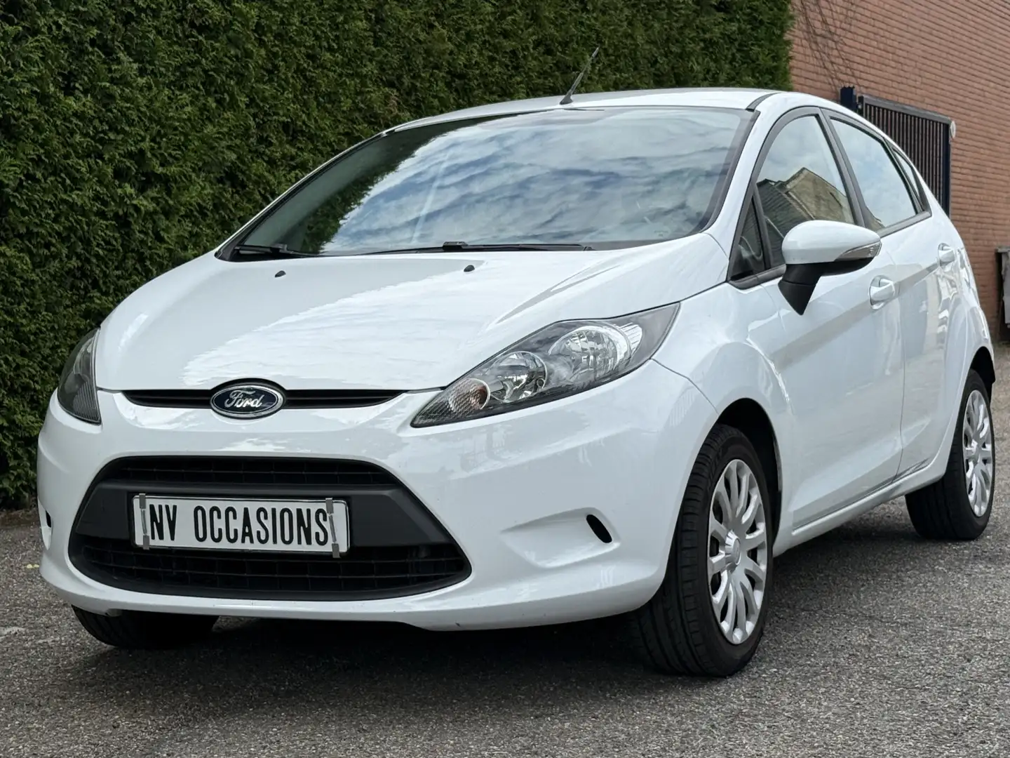 Ford Fiesta 1.25 Ghia AIRCO/ELEKR/CENTV/MFS!! Wit - 2