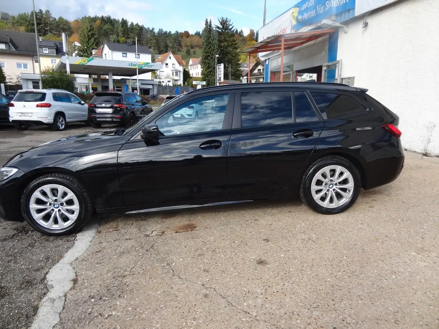 BMW 320 d Advantage/1.Hd/Navi/AHK/Virtual/190PS/ Zwart - 2