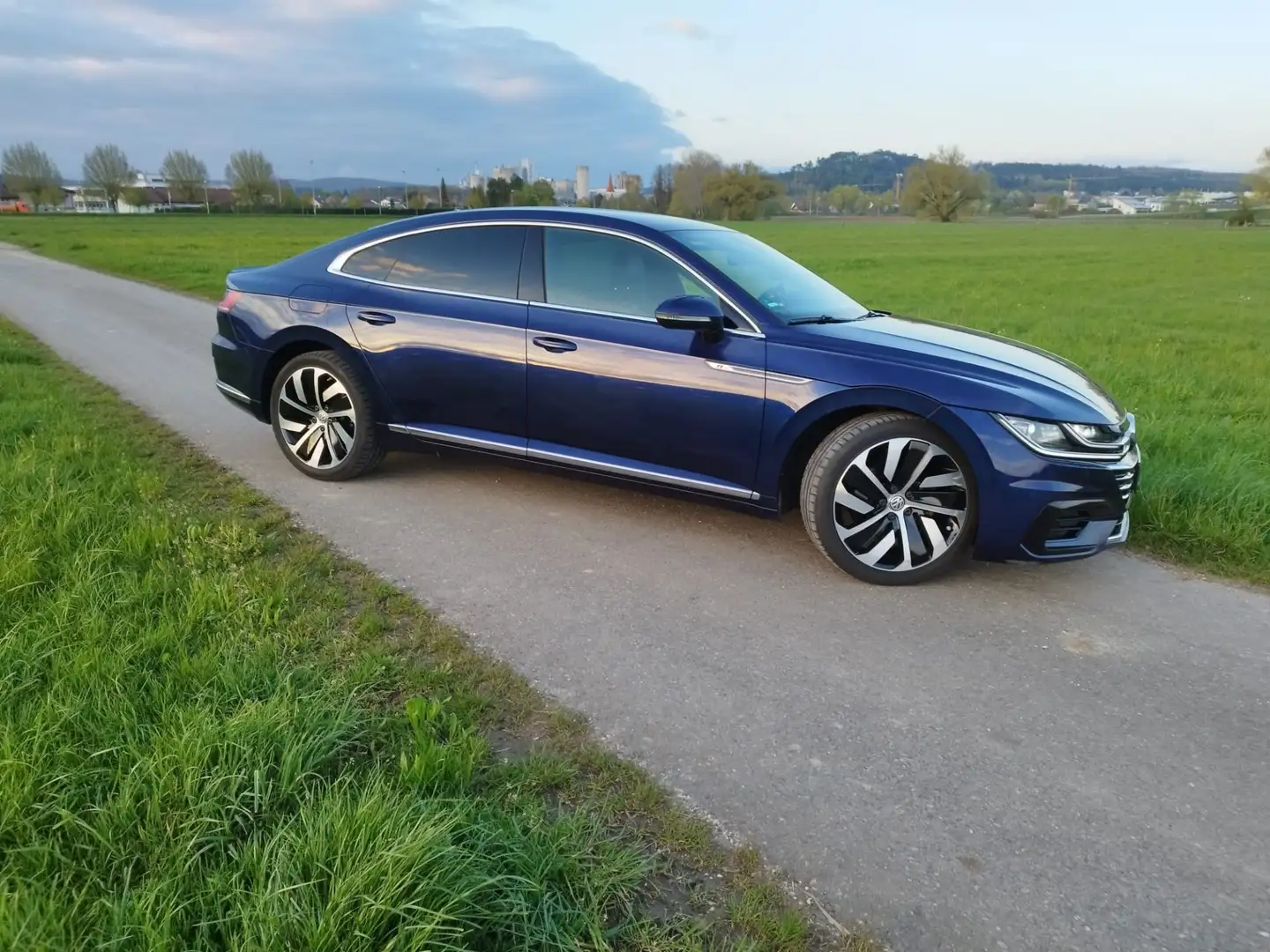 Volkswagen Arteon Arteon 2.0 TDI SCR DSG Blau - 2