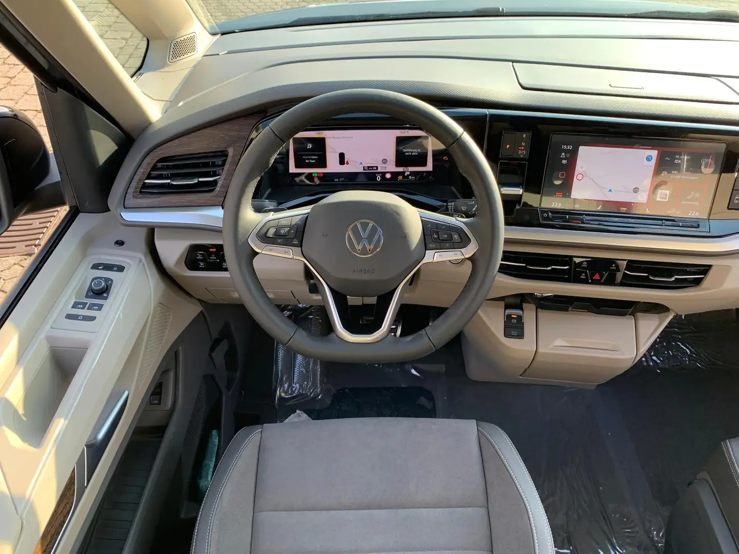 Volkswagen T7 Multivan Style kurz KÜ AHK IQ-Light Pano ArtVelour Grau - 2
