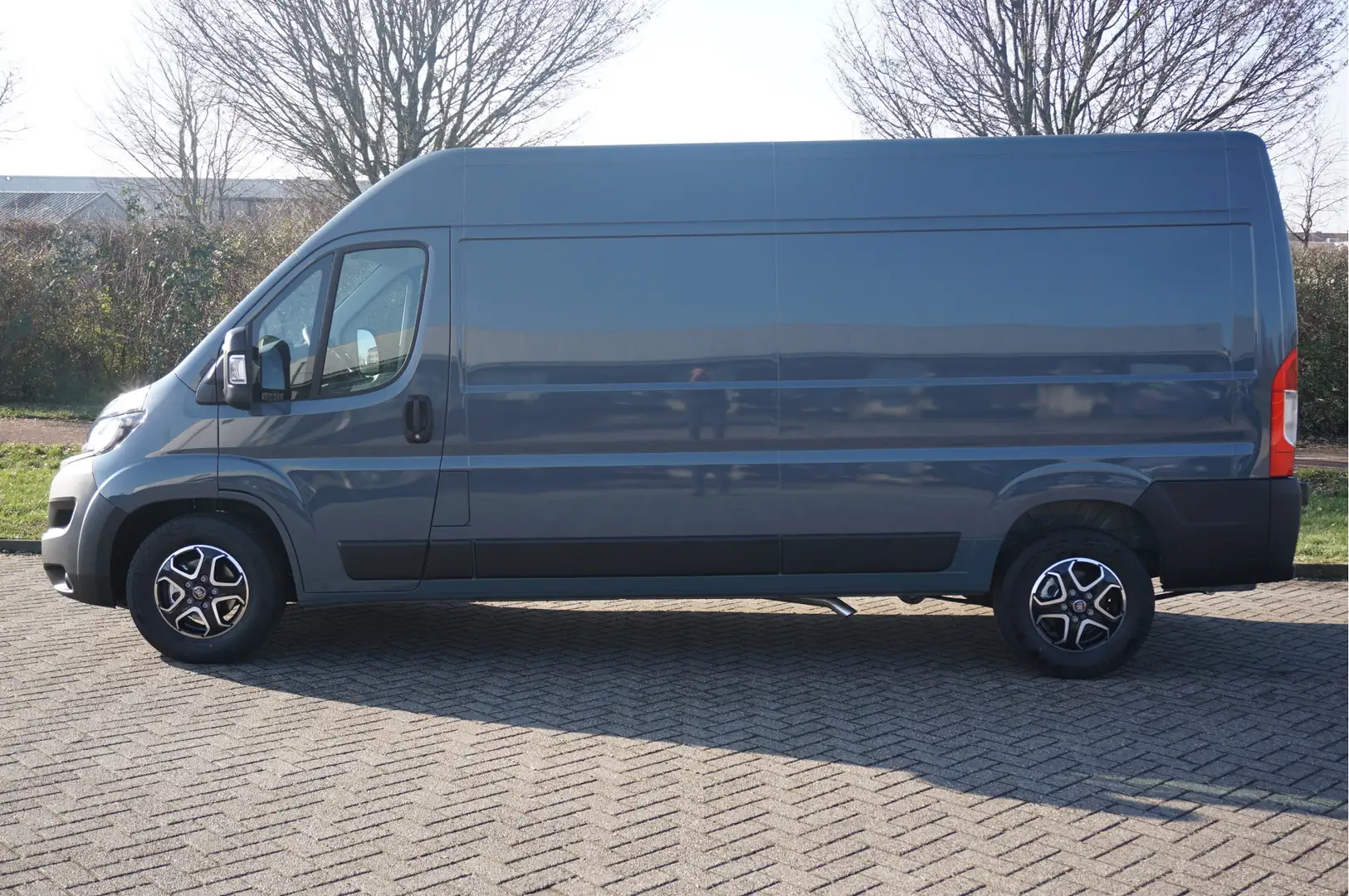 Fiat Ducato Maxi 35 2.2 140PK L3H2 Automaat BPM VRIJ!! Climate Grijs - 2
