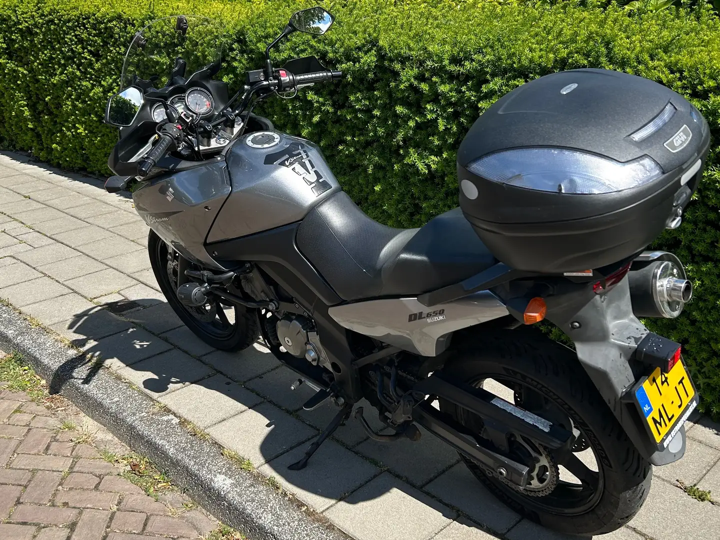 Suzuki V-Strom 650 DL Stříbrná - 2