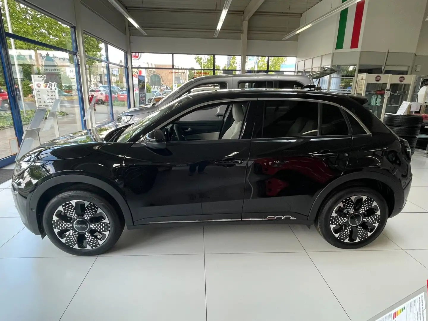 Fiat 600e LaPrima 54 kWh, LED, NAVI,KAMERA Černá - 2