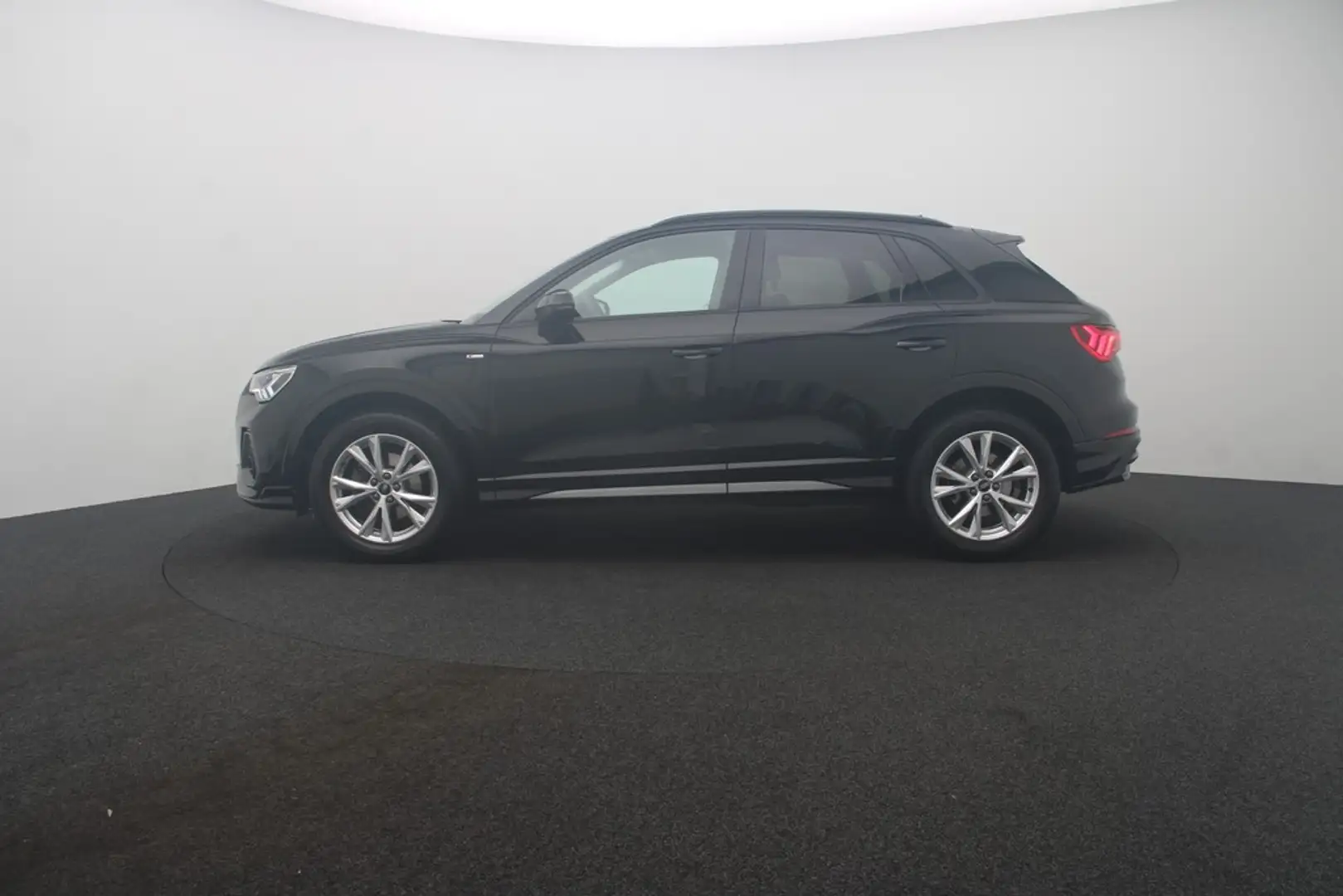 Audi Q3 35 TFSI S line Virt.Cockpit LED Navi SHZ Zwart - 2