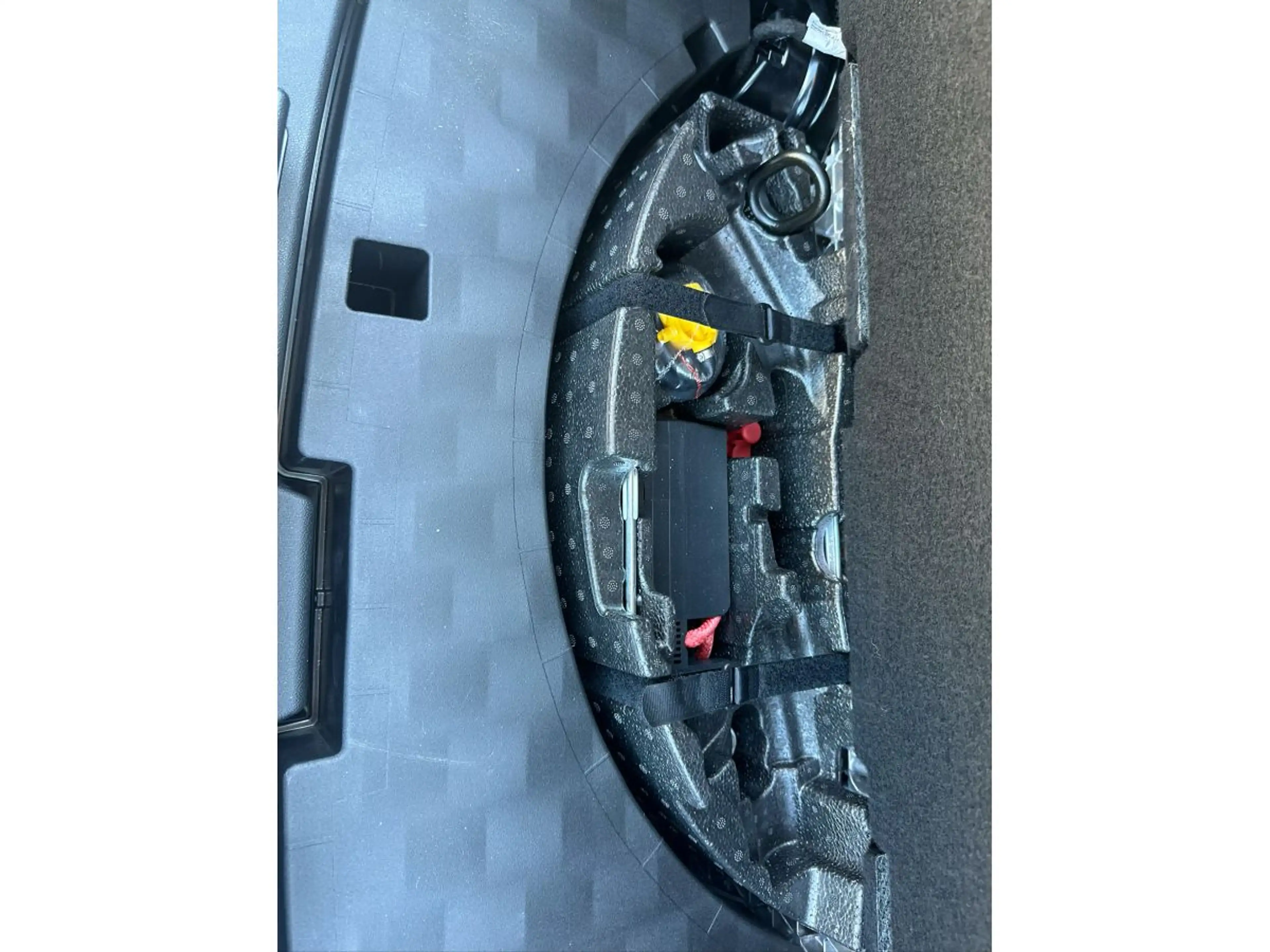 Porsche Cayenne E-Hybrid — photo 12
