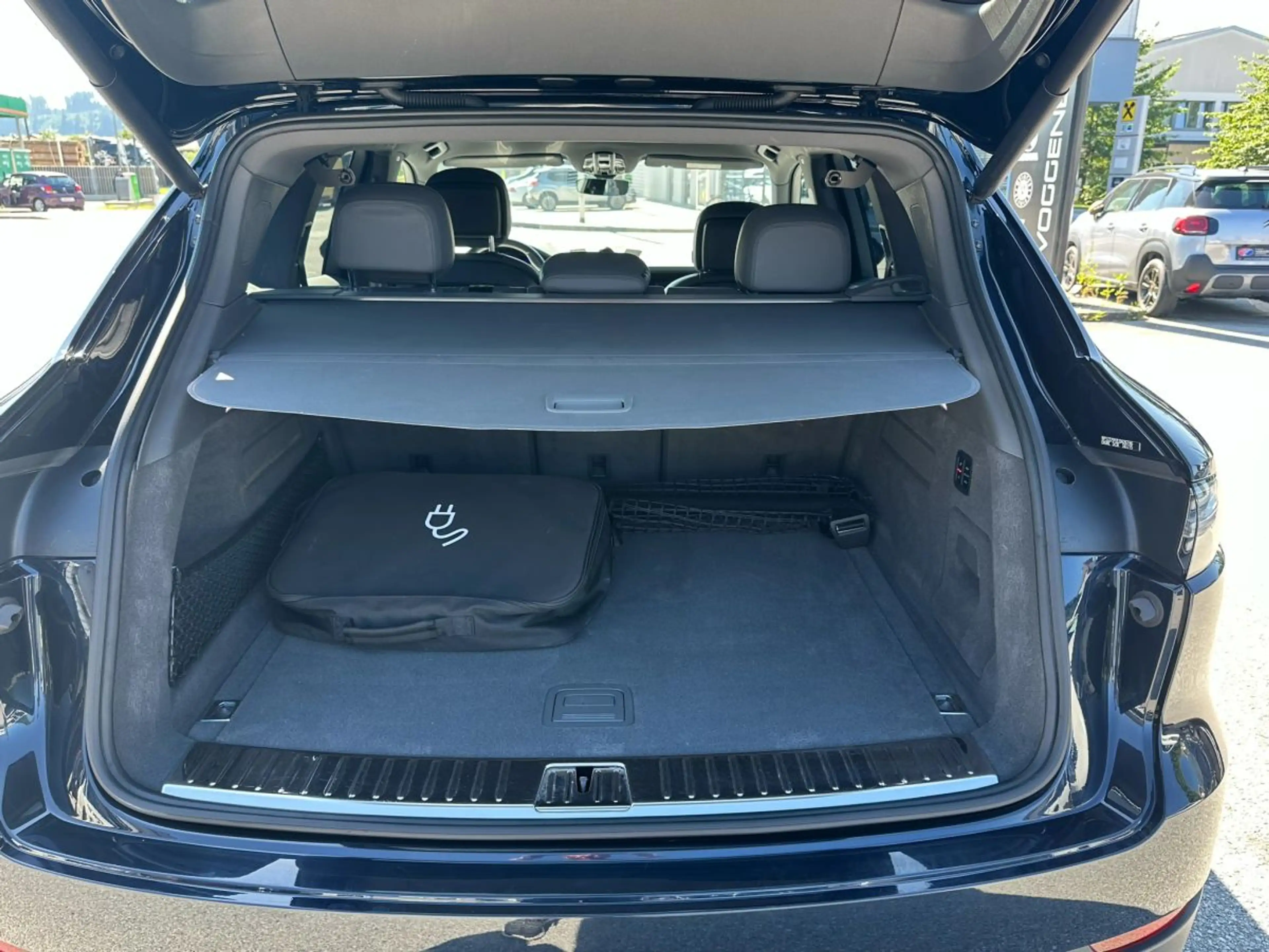 Porsche Cayenne E-Hybrid — photo 9