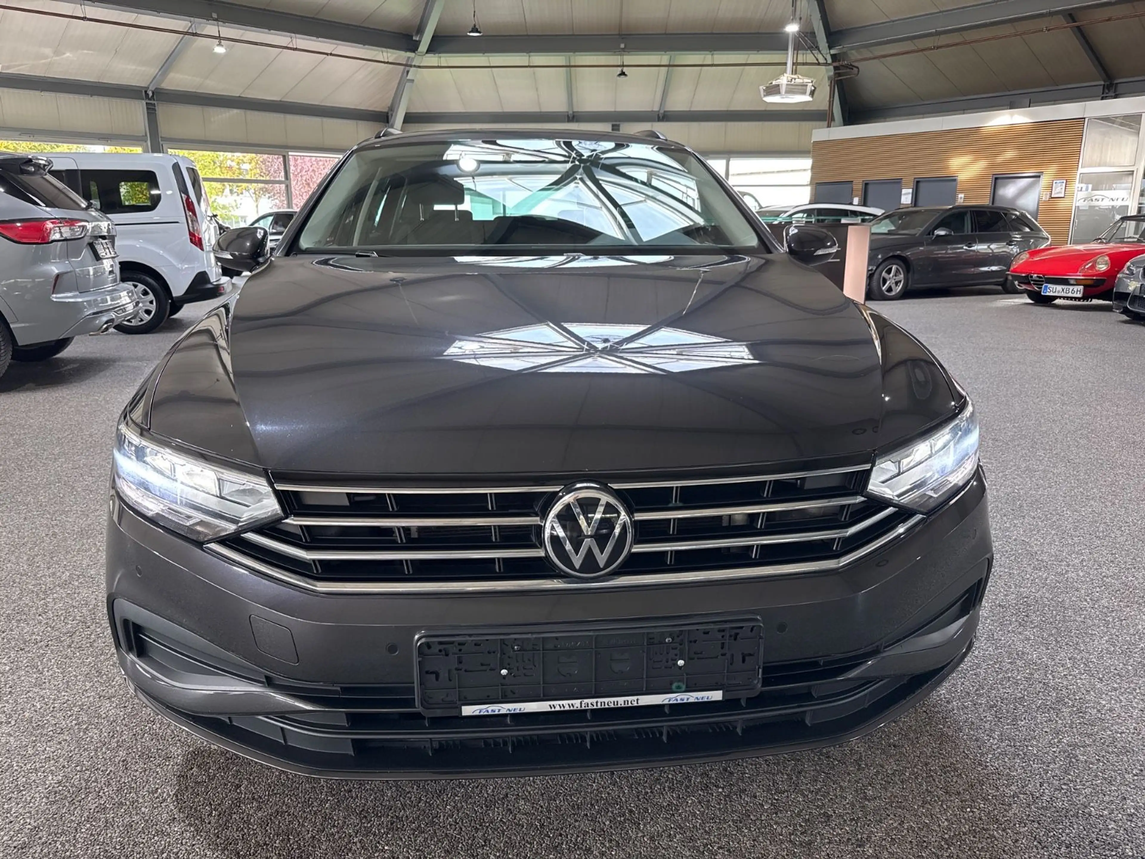 Volkswagen Passat Variant 2.0TDI Aut. AHK Navi LED RfK — photo 6