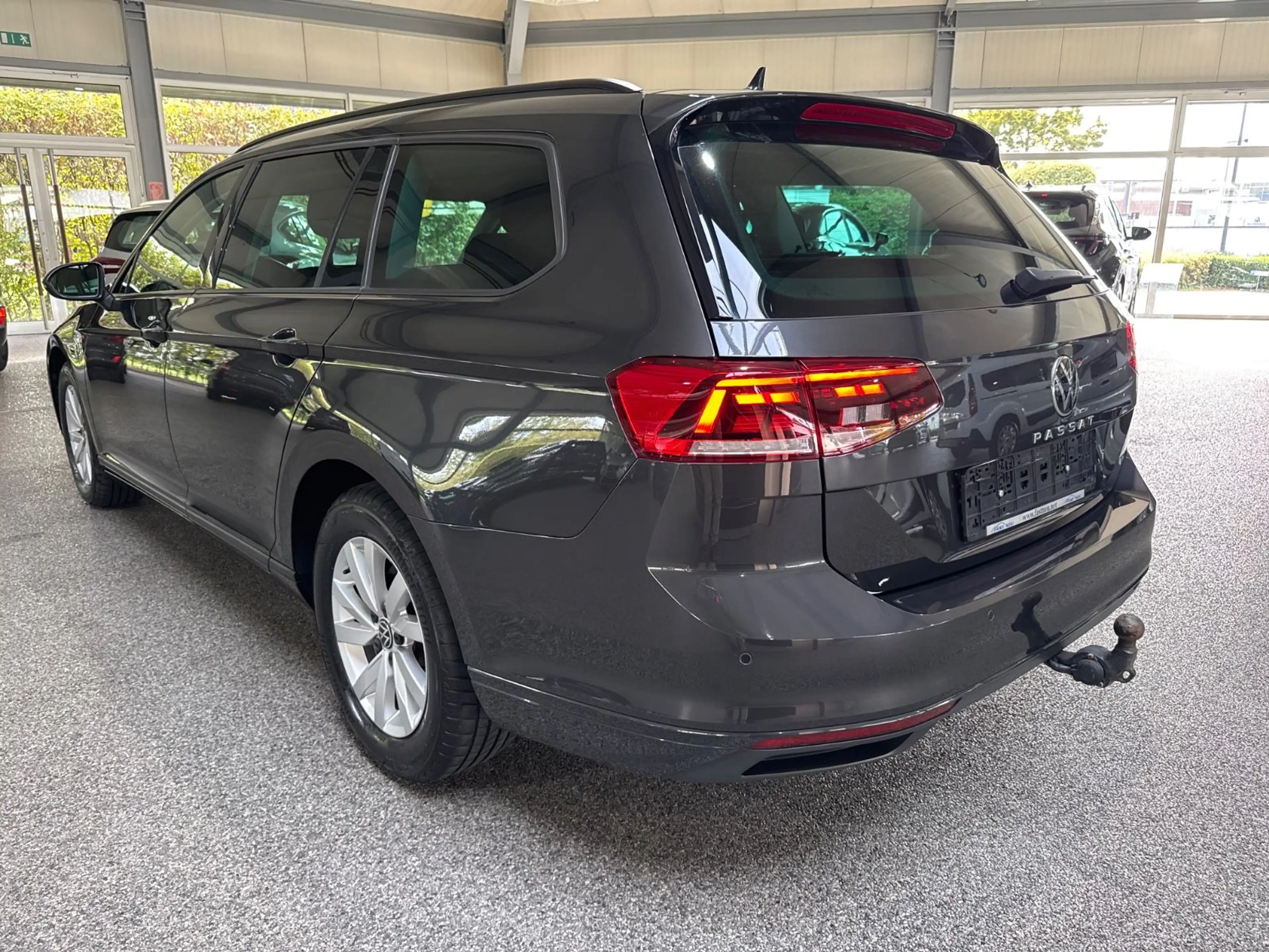 Volkswagen Passat Variant 2.0TDI Aut. AHK Navi LED RfK — photo 5