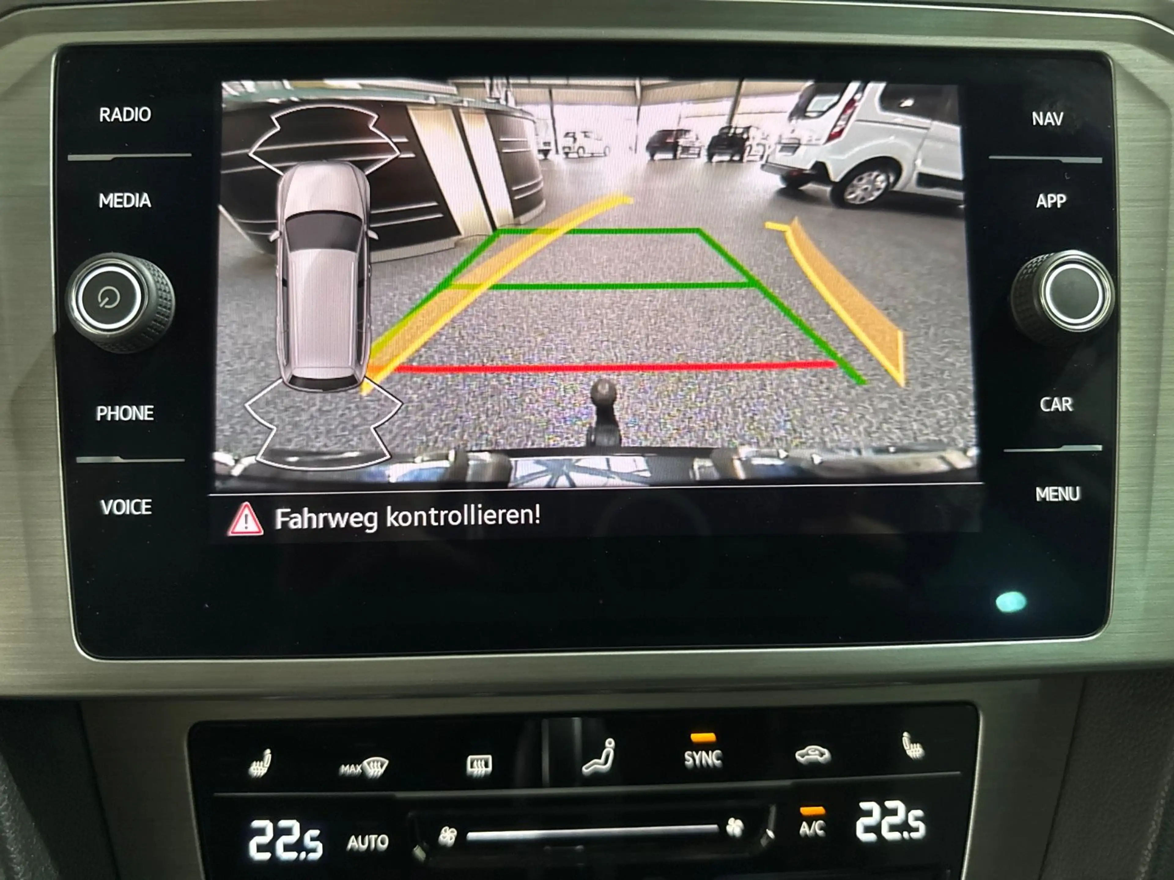 Volkswagen Passat Variant 2.0TDI Aut. AHK Navi LED RfK — photo 9