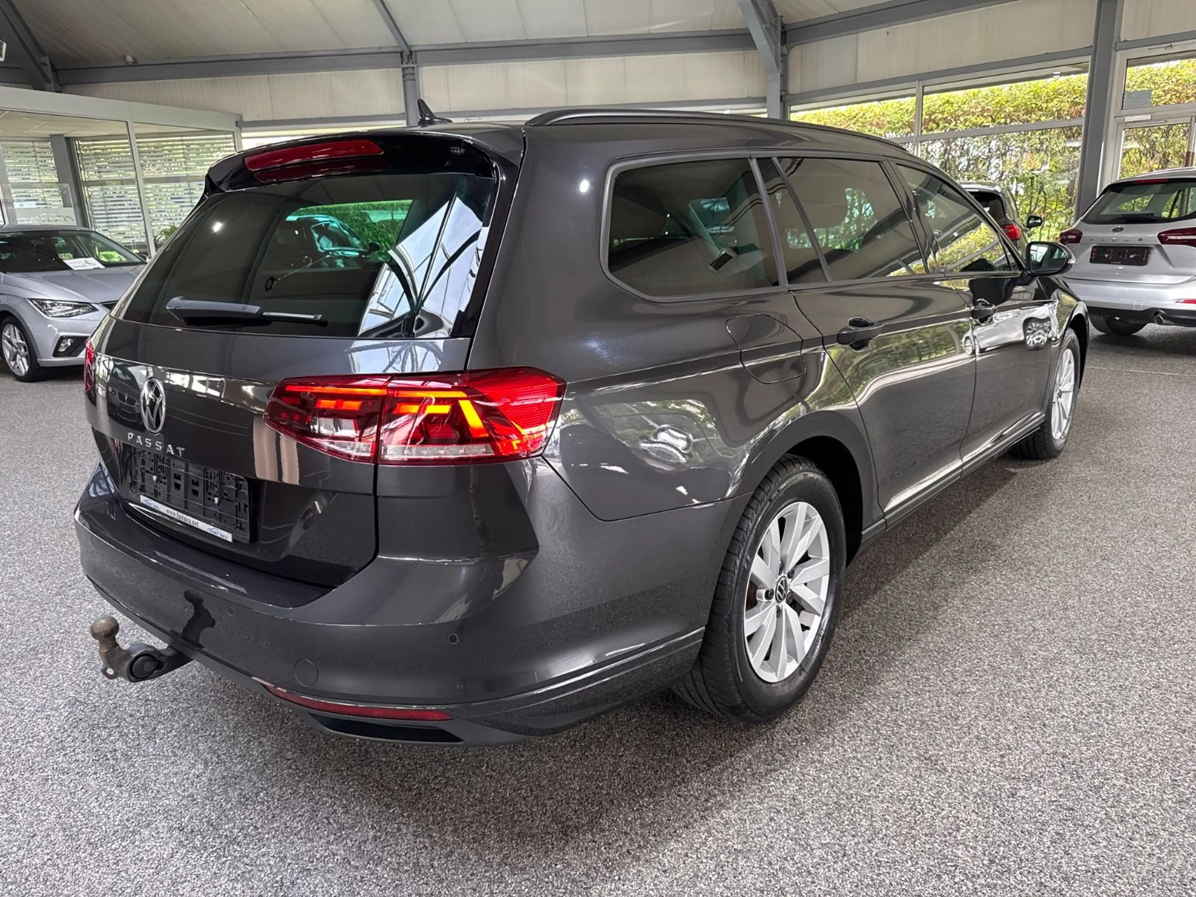 Volkswagen Passat Variant 2.0TDI Aut. AHK Navi LED RfK — photo 2