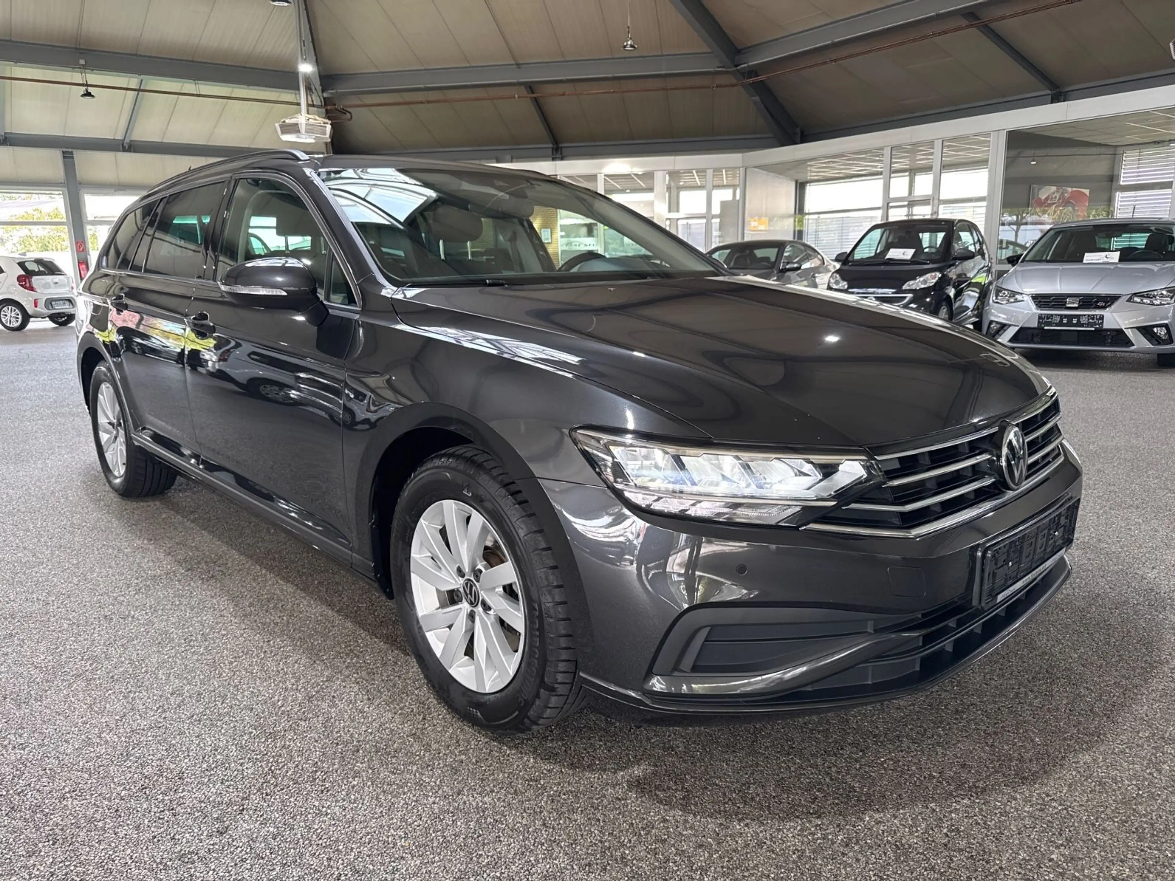 Volkswagen Passat Variant 2.0TDI Aut. AHK Navi LED RfK — photo 4