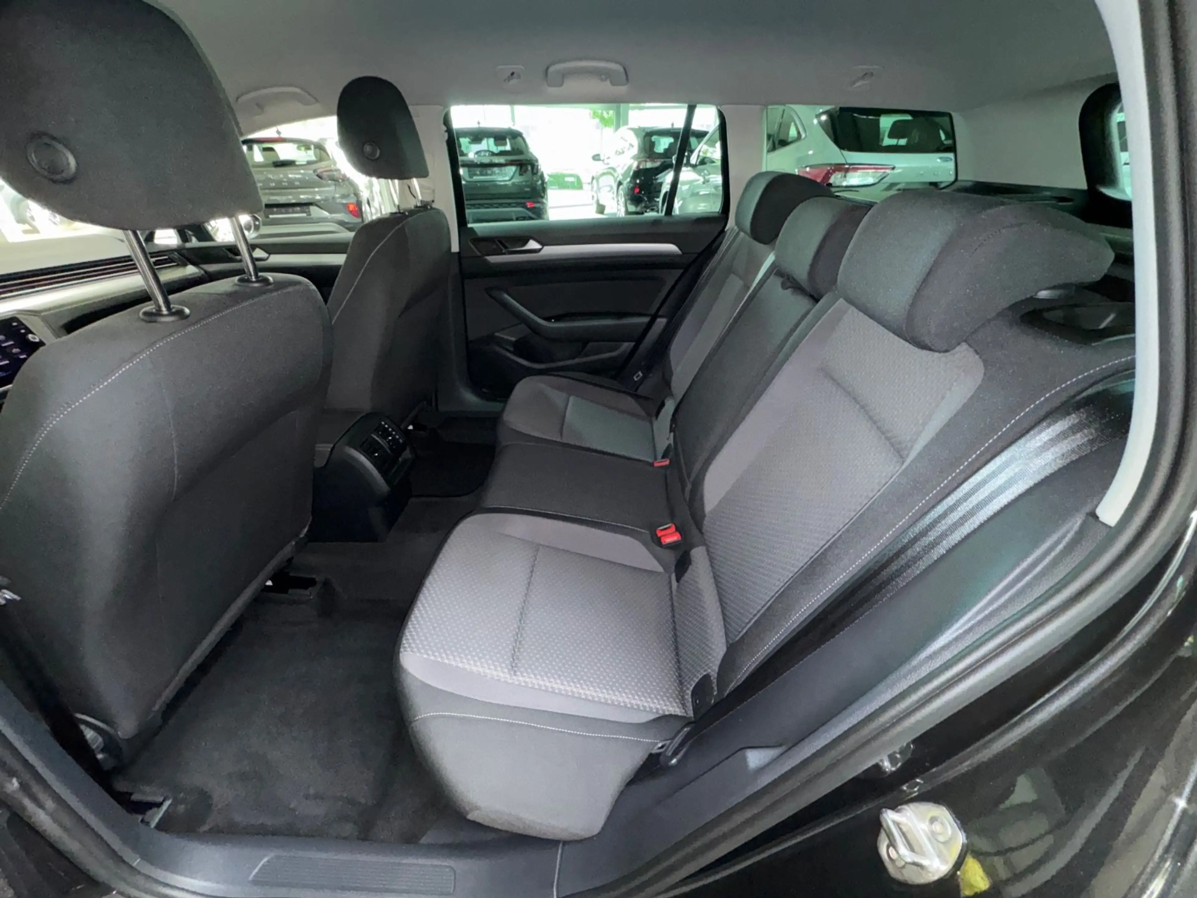 Volkswagen Passat Variant 2.0TDI Aut. AHK Navi LED RfK — photo 14