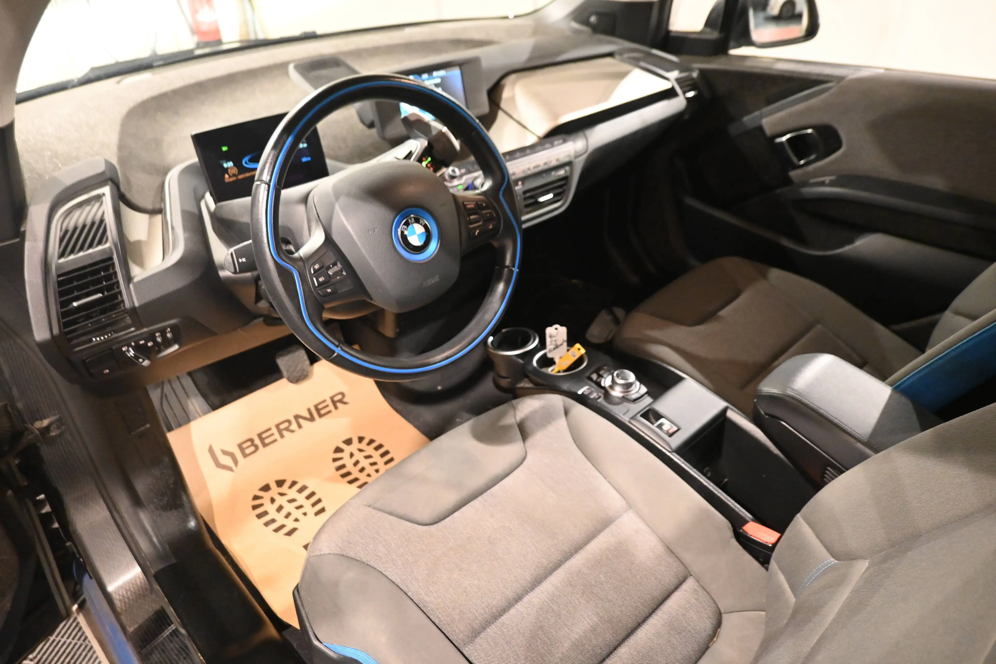 BMW i3 i3 94Ah ELECTRIC / GPS NAVIGATION / HARMAN KARDON / RETROS ELECTRIQUES / PDC !! — photo 10