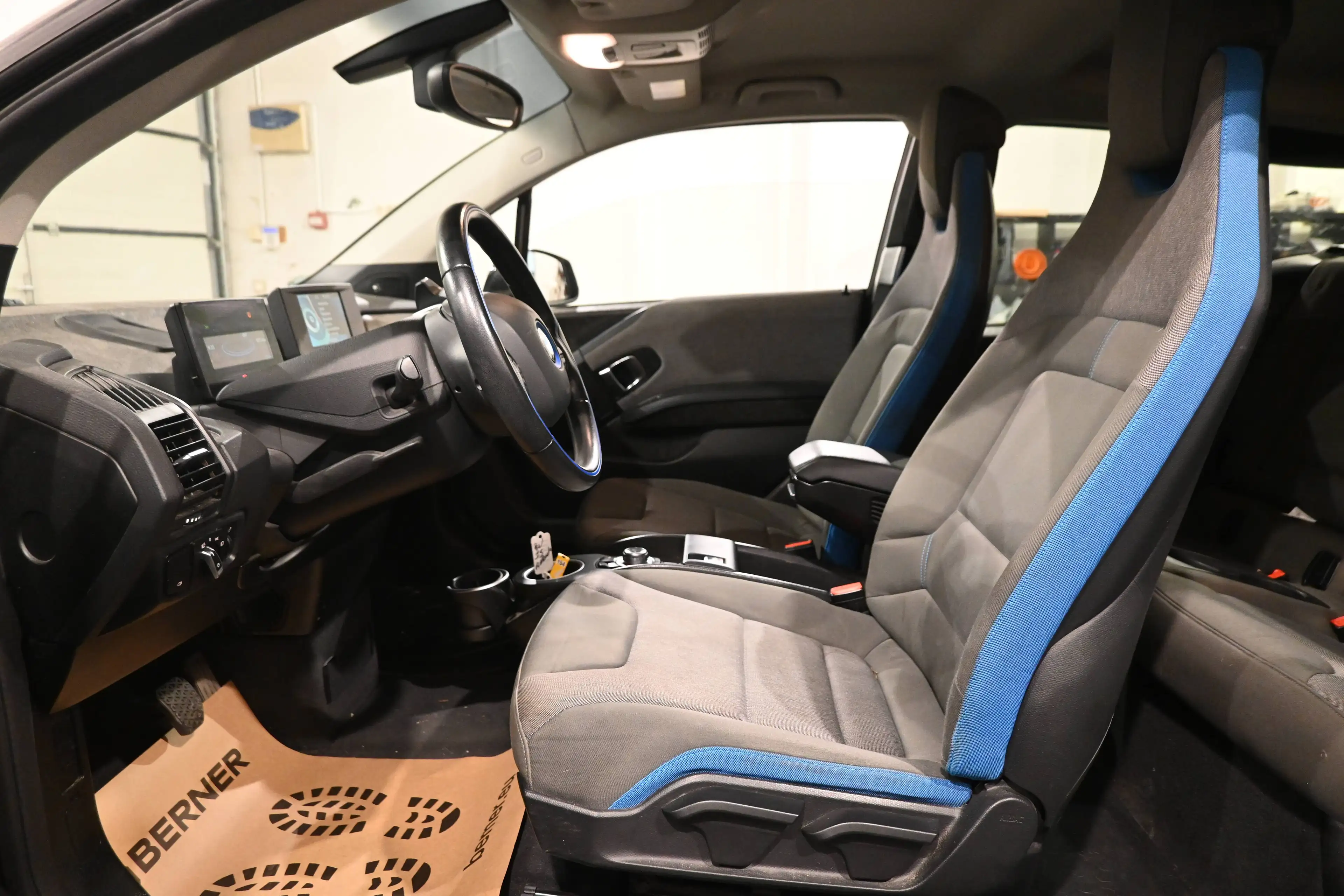 BMW i3 i3 94Ah ELECTRIC / GPS NAVIGATION / HARMAN KARDON / RETROS ELECTRIQUES / PDC !! — photo 8