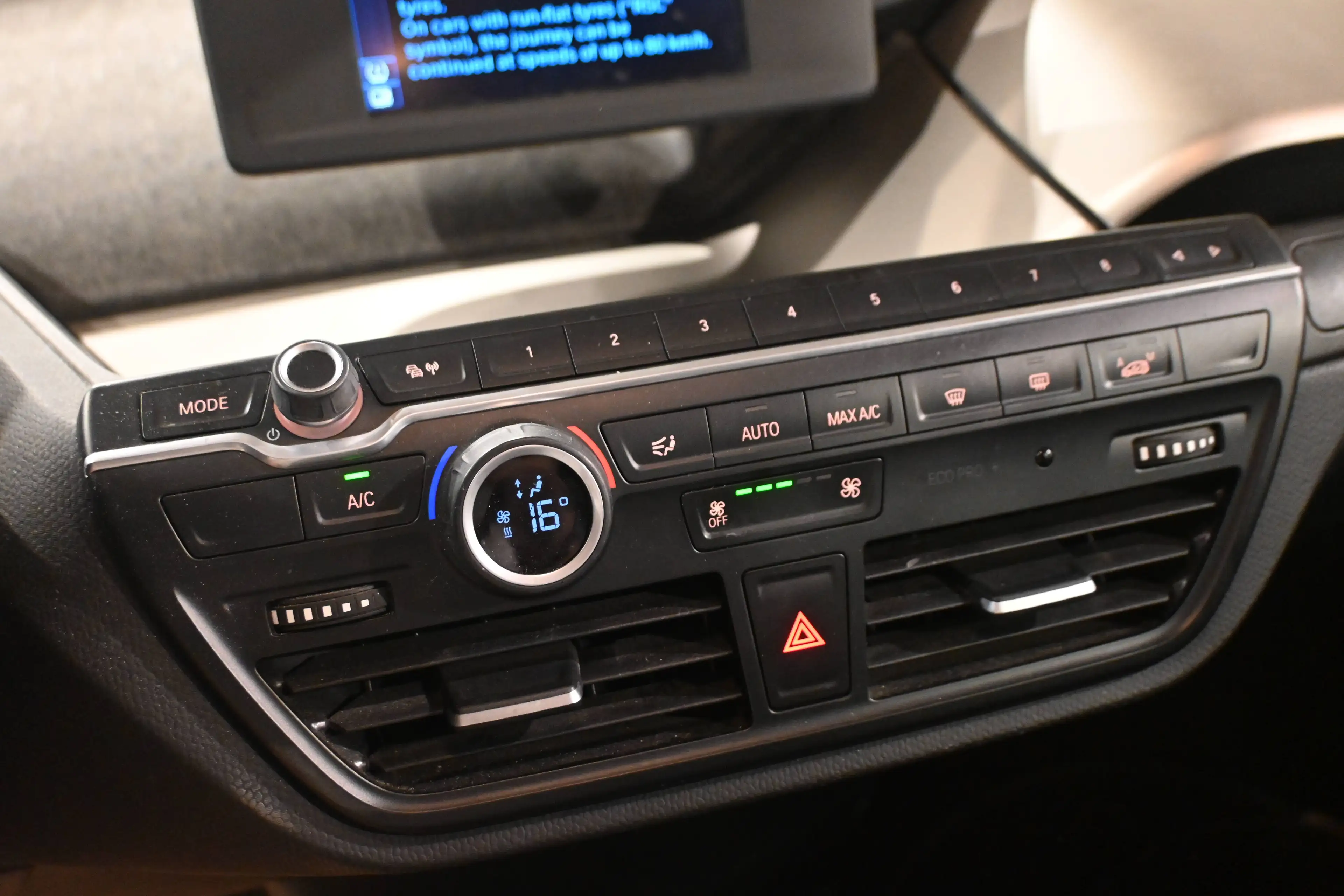 BMW i3 i3 94Ah ELECTRIC / GPS NAVIGATION / HARMAN KARDON / RETROS ELECTRIQUES / PDC !! — photo 11