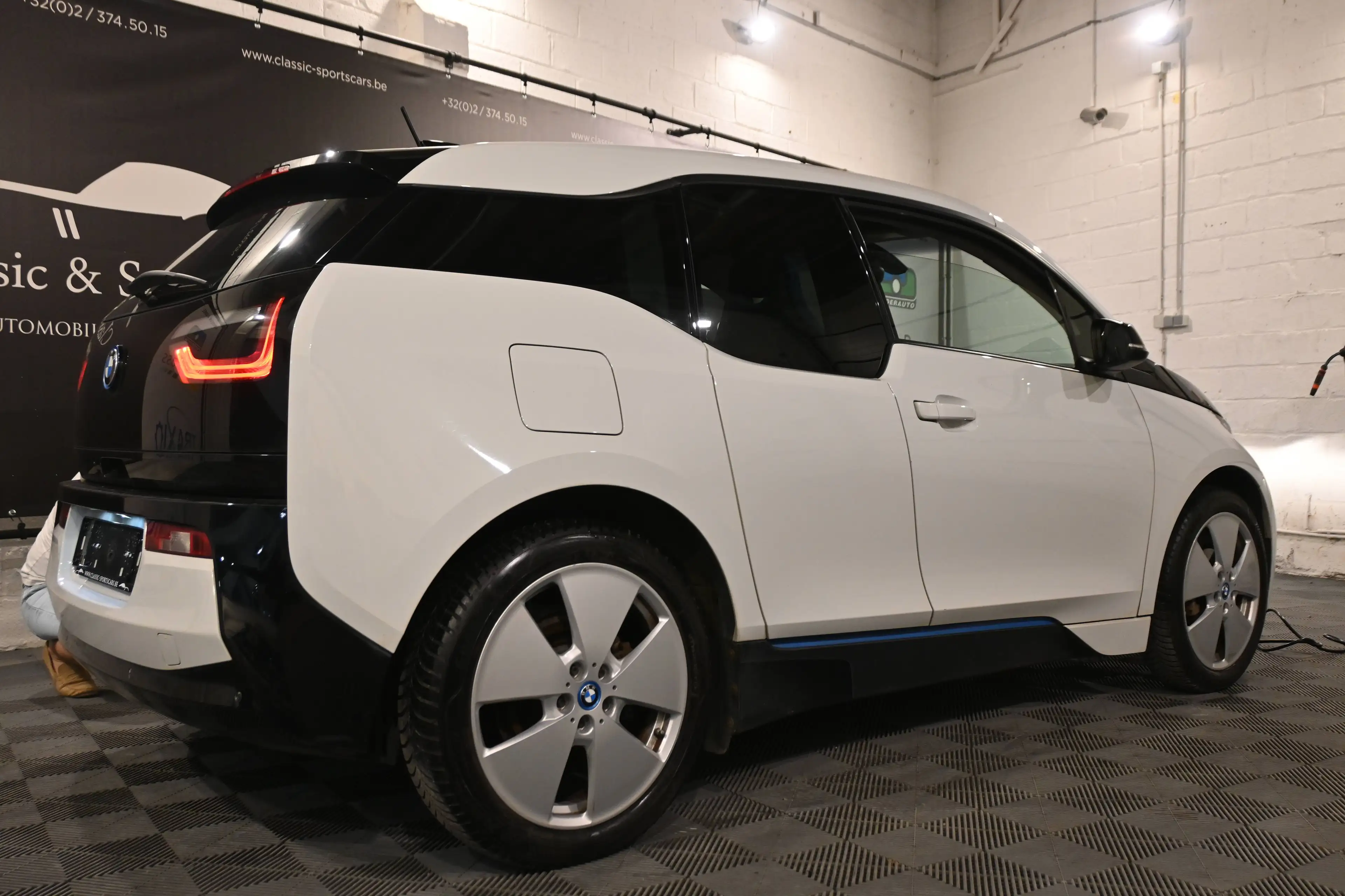 BMW i3 i3 94Ah ELECTRIC / GPS NAVIGATION / HARMAN KARDON / RETROS ELECTRIQUES / PDC !! — photo 4