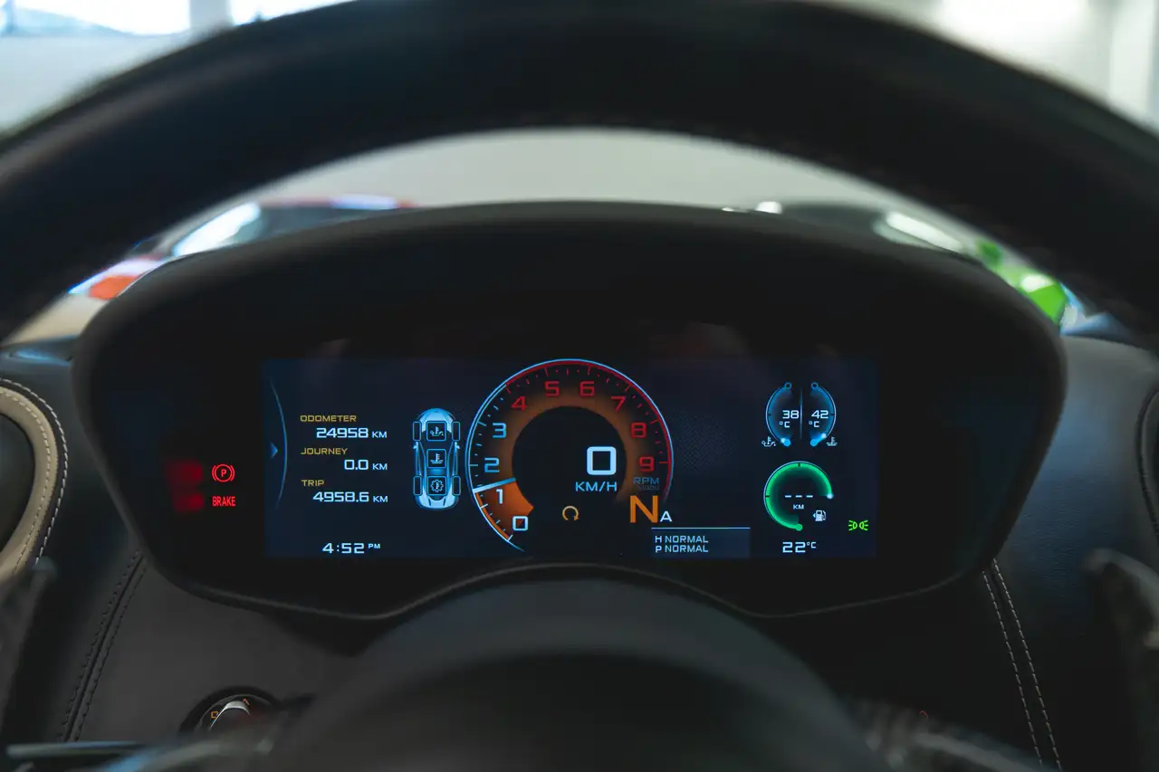 McLaren 570GT снимка McLaren 570GT