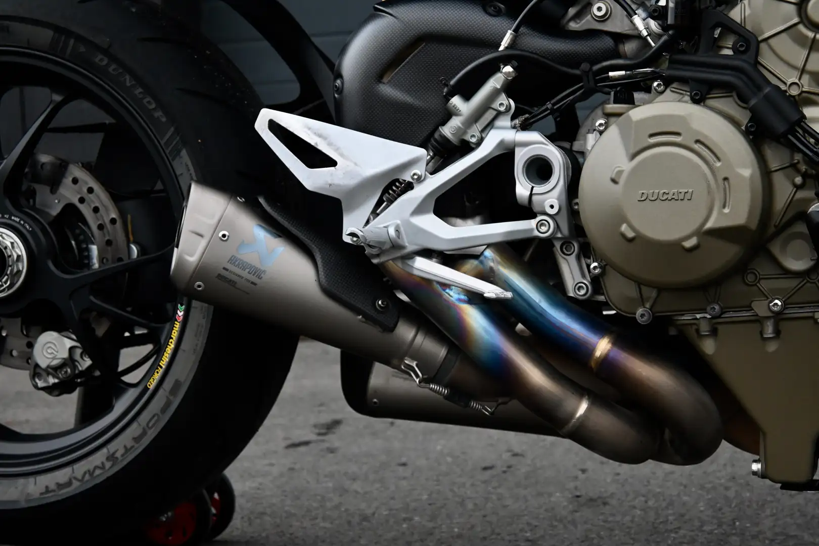 Ducati Streetfighter V4 S - Black edition - Full Akrapovic - Alarm Zwart - 2