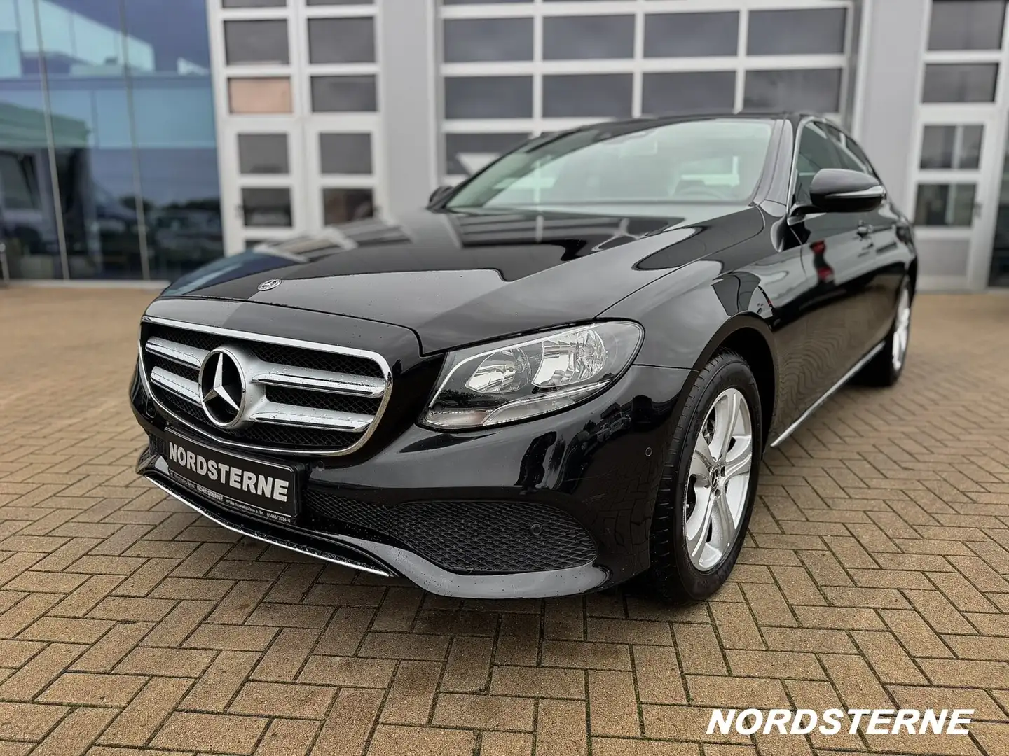 Mercedes-Benz E 220 E 220 d Avantgarde MEMORY+STANDHEIZUNG+CARPLAY Schwarz - 2