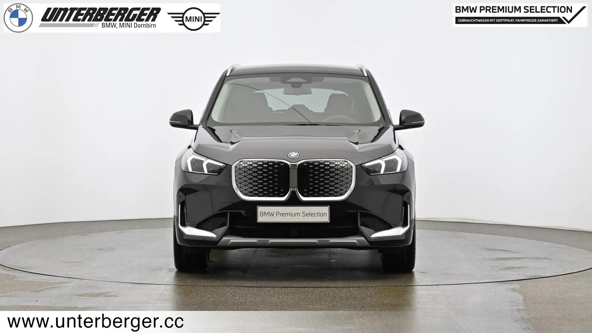 BMW iX1 xDrive30 xLine // elektr. Anhängerkupplung // Driv Schwarz - 2