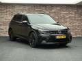 Volkswagen Tiguan 1.5 TSI R-LINE PANORAMA HEAD-UP VERWARMDE VOORSTOE Schwarz - thumbnail 23