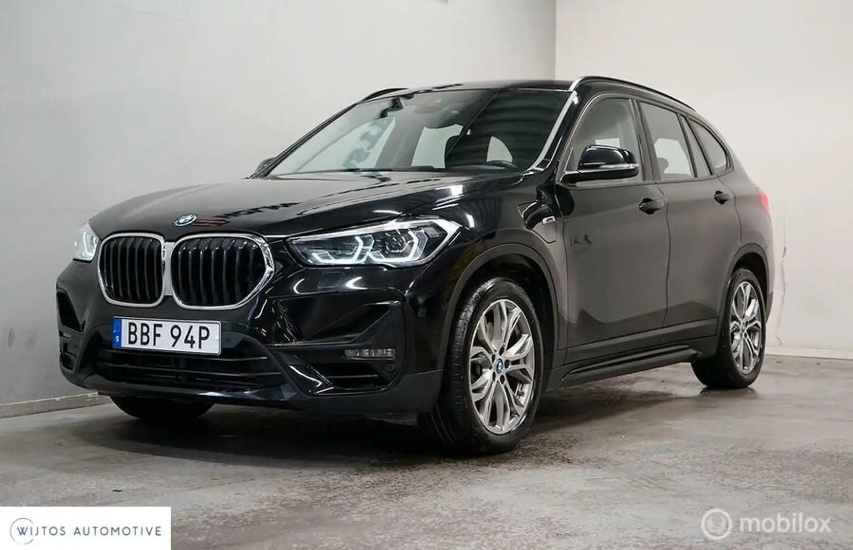 BMW X1 xDrive25e 220pk Sport Line, trekhaak, HUD, LED, Na Zwart - 1