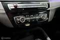 BMW X1 xDrive25e 220pk Sport Line, trekhaak, HUD, LED, Na Zwart - thumbnail 17
