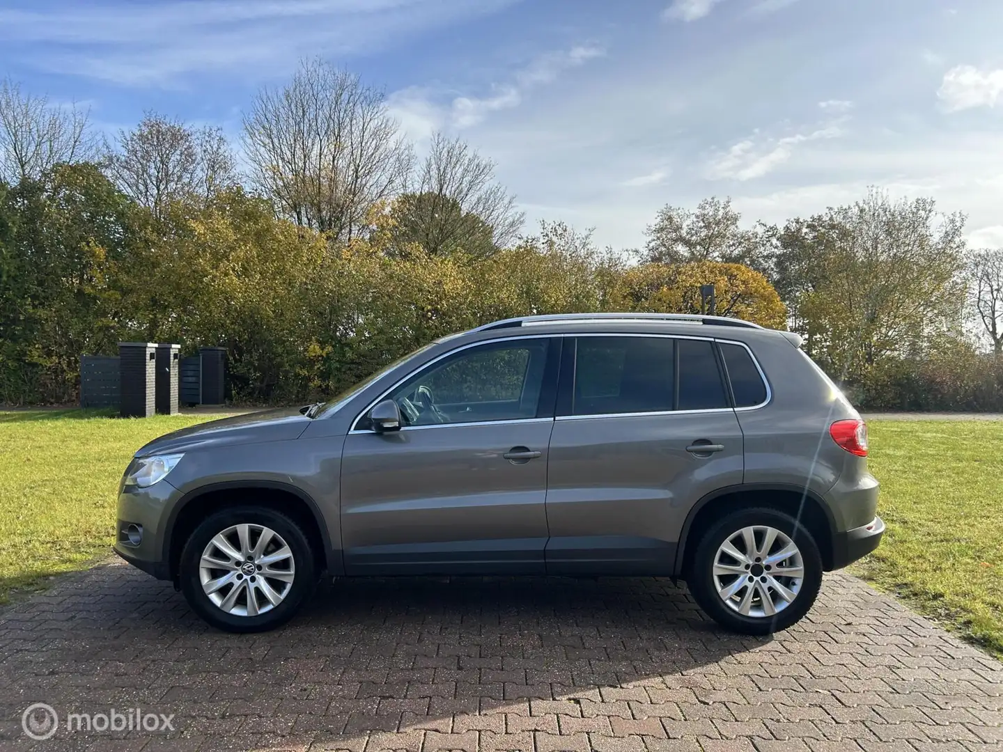 Volkswagen Tiguan 1.4 TSI Easyline Gris - 2