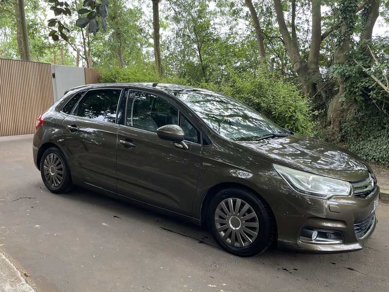 Citroen C4 1.6HDI Xenon-Navi-Pano-Verw.Leer-BT-Pdc-15" — photo 4