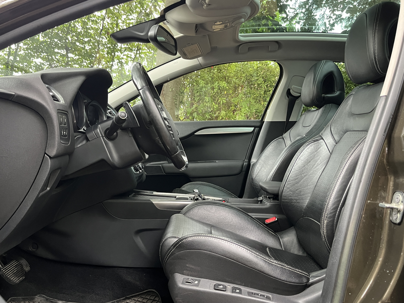 Citroen C4 1.6HDI Xenon-Navi-Pano-Verw.Leer-BT-Pdc-15" — photo 12