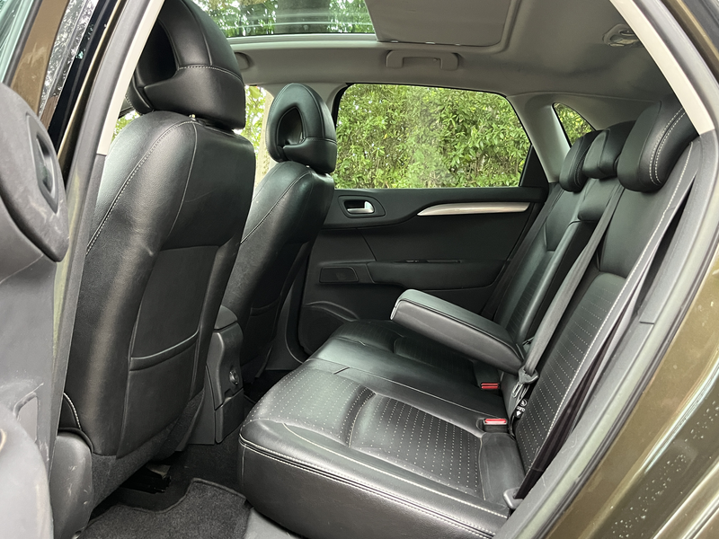 Citroen C4 1.6HDI Xenon-Navi-Pano-Verw.Leer-BT-Pdc-15" — photo 14