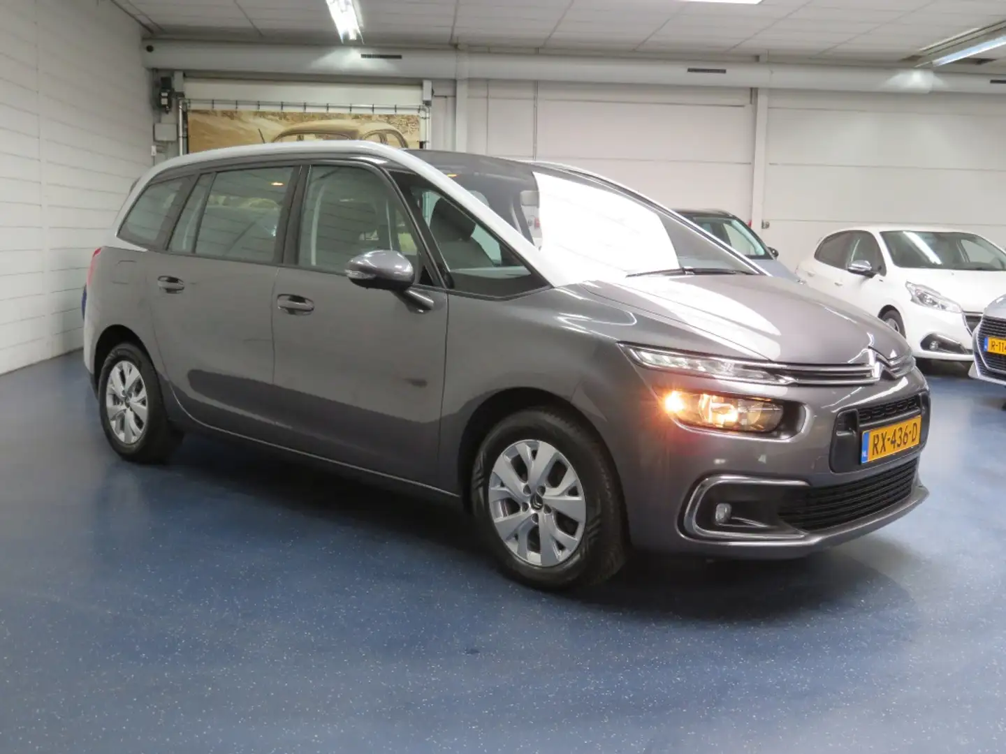 Citroen Grand C4 Picasso 1.2 PureT. Business Grijs - 2