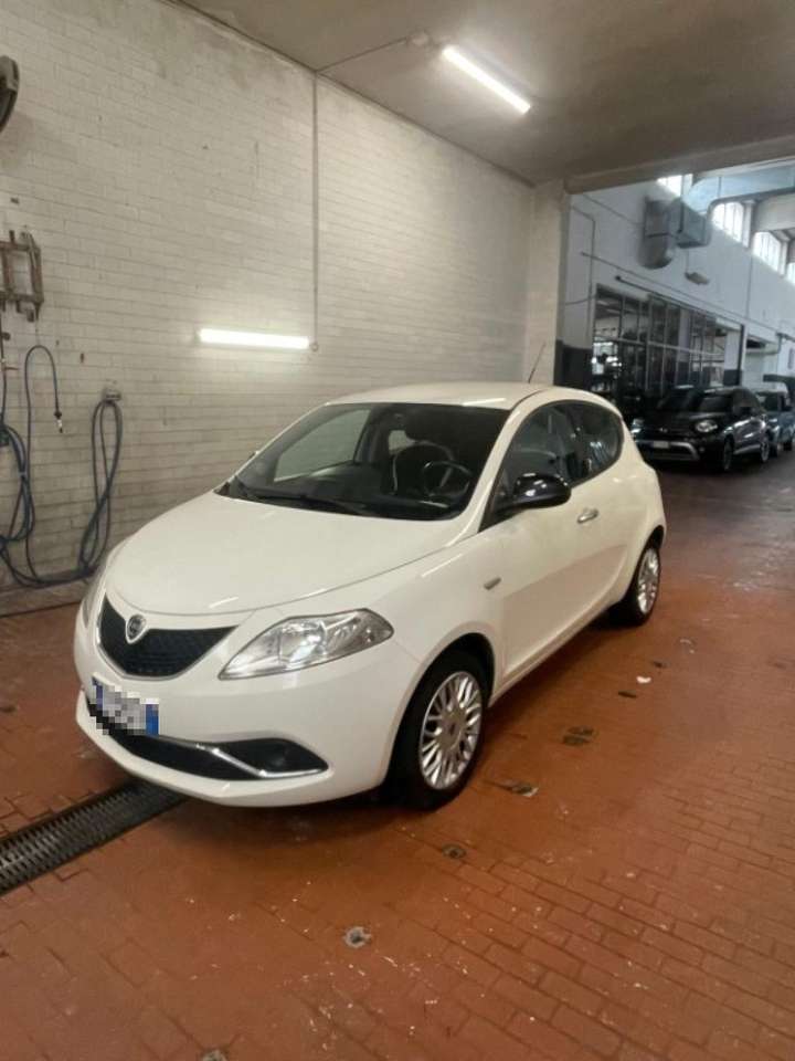 Lancia Ypsilon 1.2 69 CV 5 porte Gold