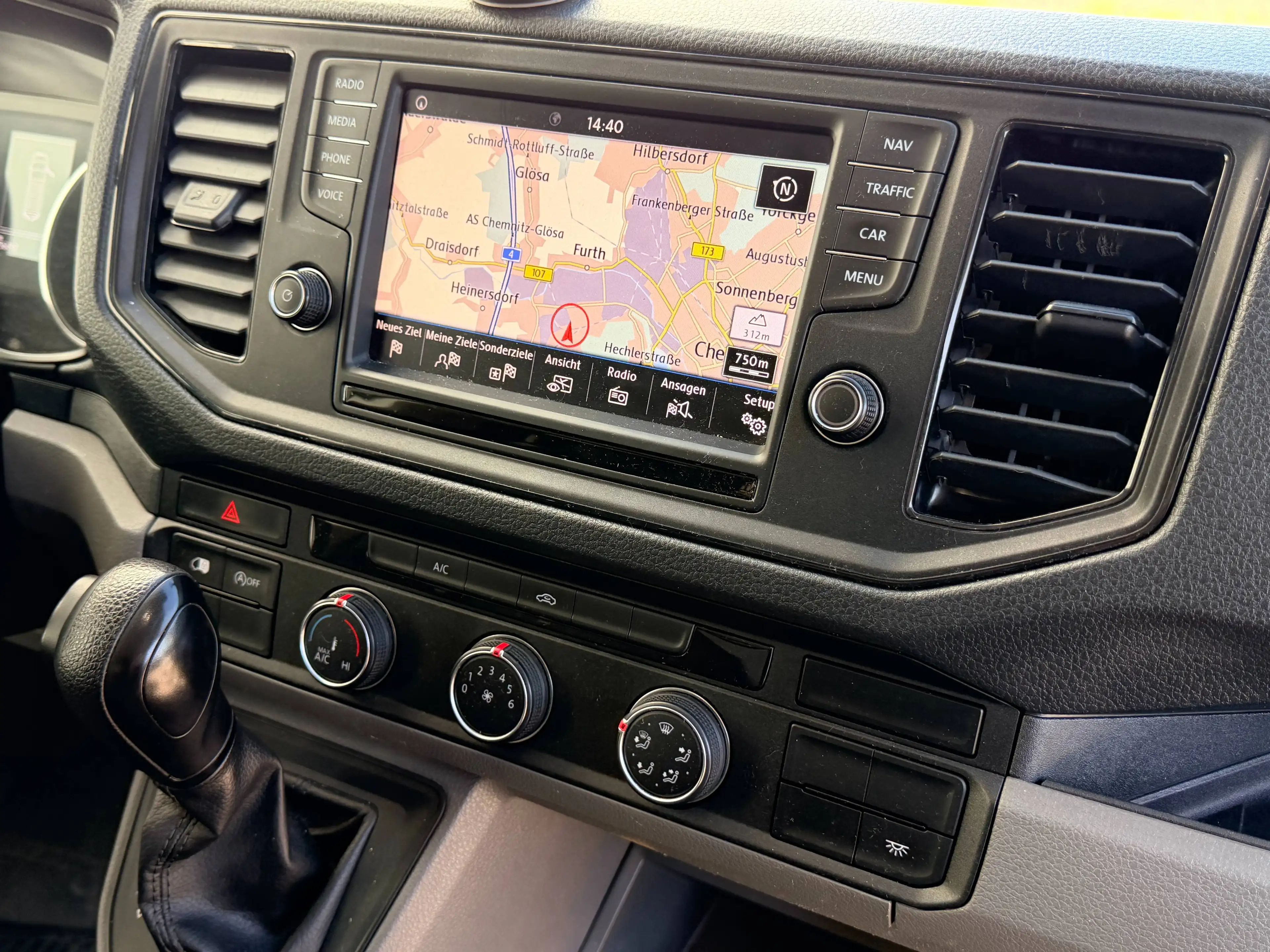 Volkswagen Crafter Kasten 35 mittellang Hochdach DSG Navi 3 Sitzer — photo 7