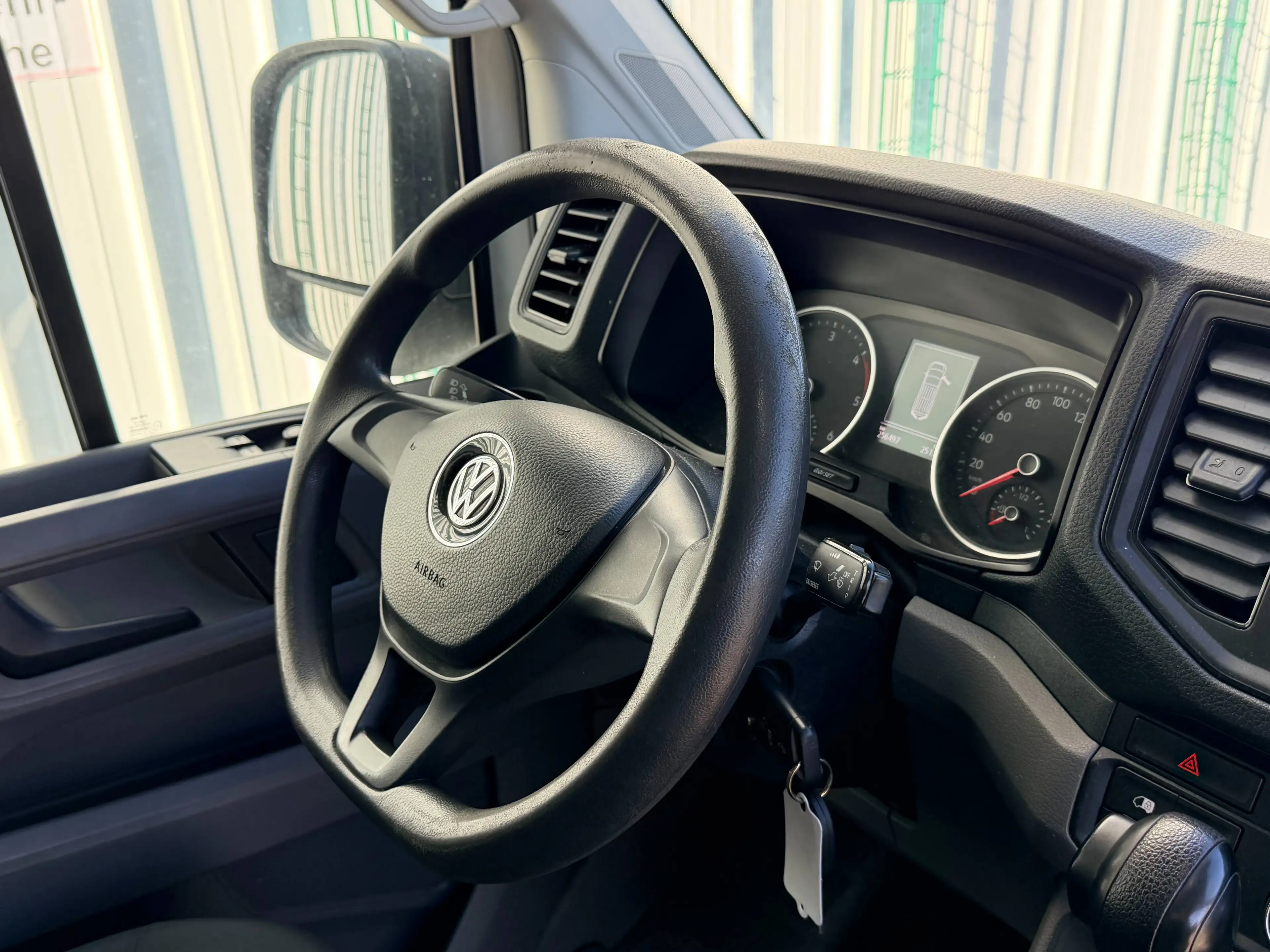 Volkswagen Crafter Kasten 35 mittellang Hochdach DSG Navi 3 Sitzer — photo 6