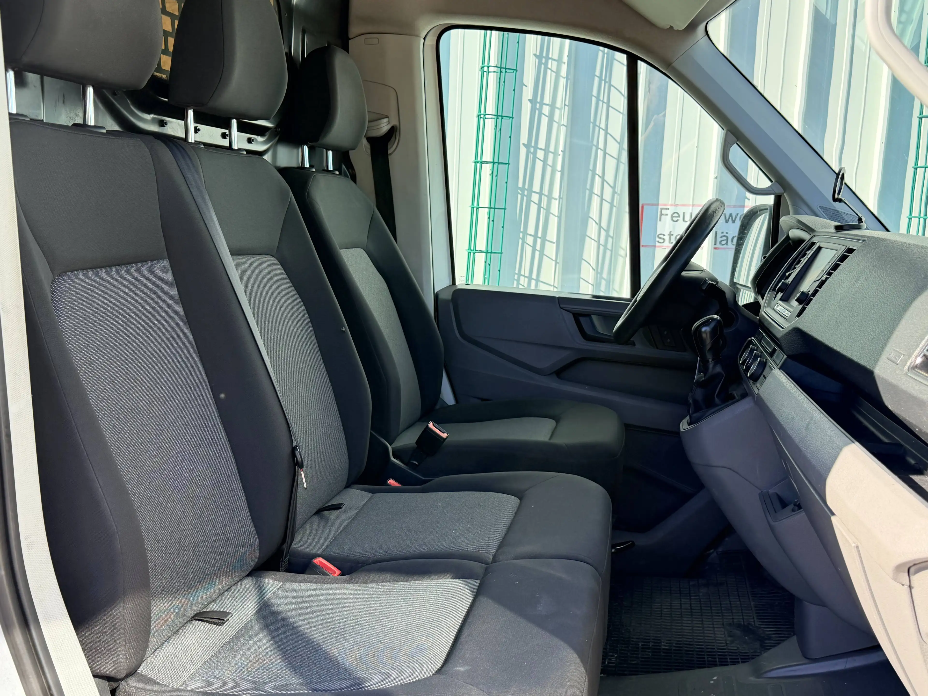 Volkswagen Crafter Kasten 35 mittellang Hochdach DSG Navi 3 Sitzer — photo 5