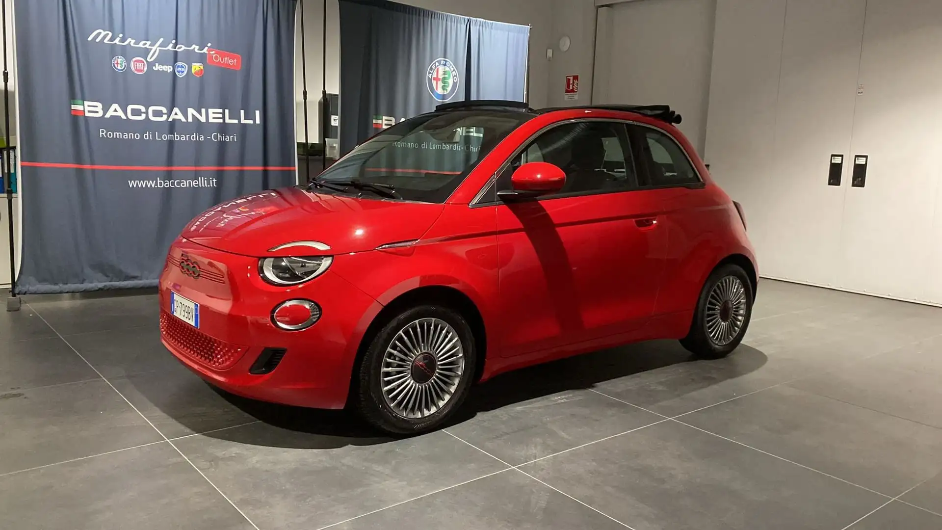 Fiat 500 Red Cabrio 23,65 kWh Rot - 1
