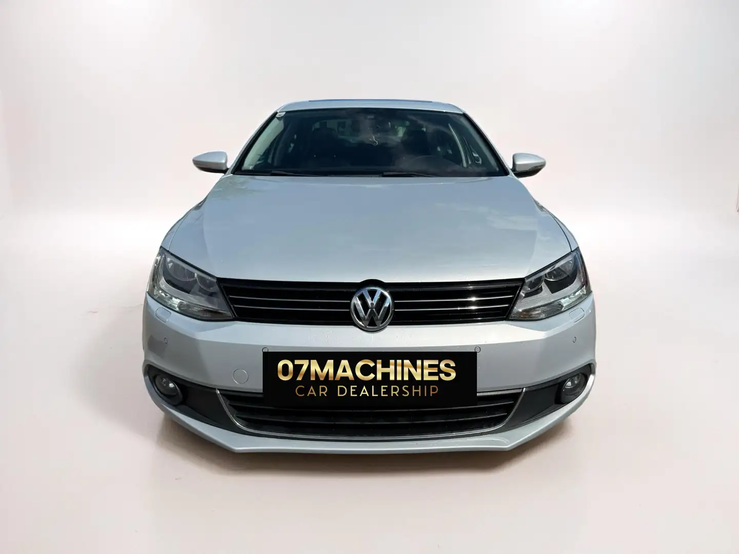 Volkswagen Jetta Highline Gris - 2